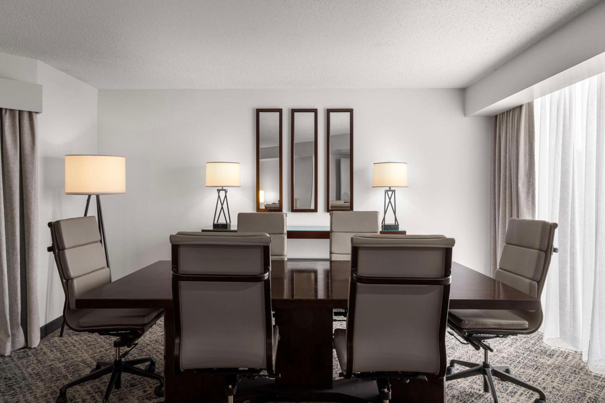 Executive King Suite - Non-Smoking,1651176078:JPEG