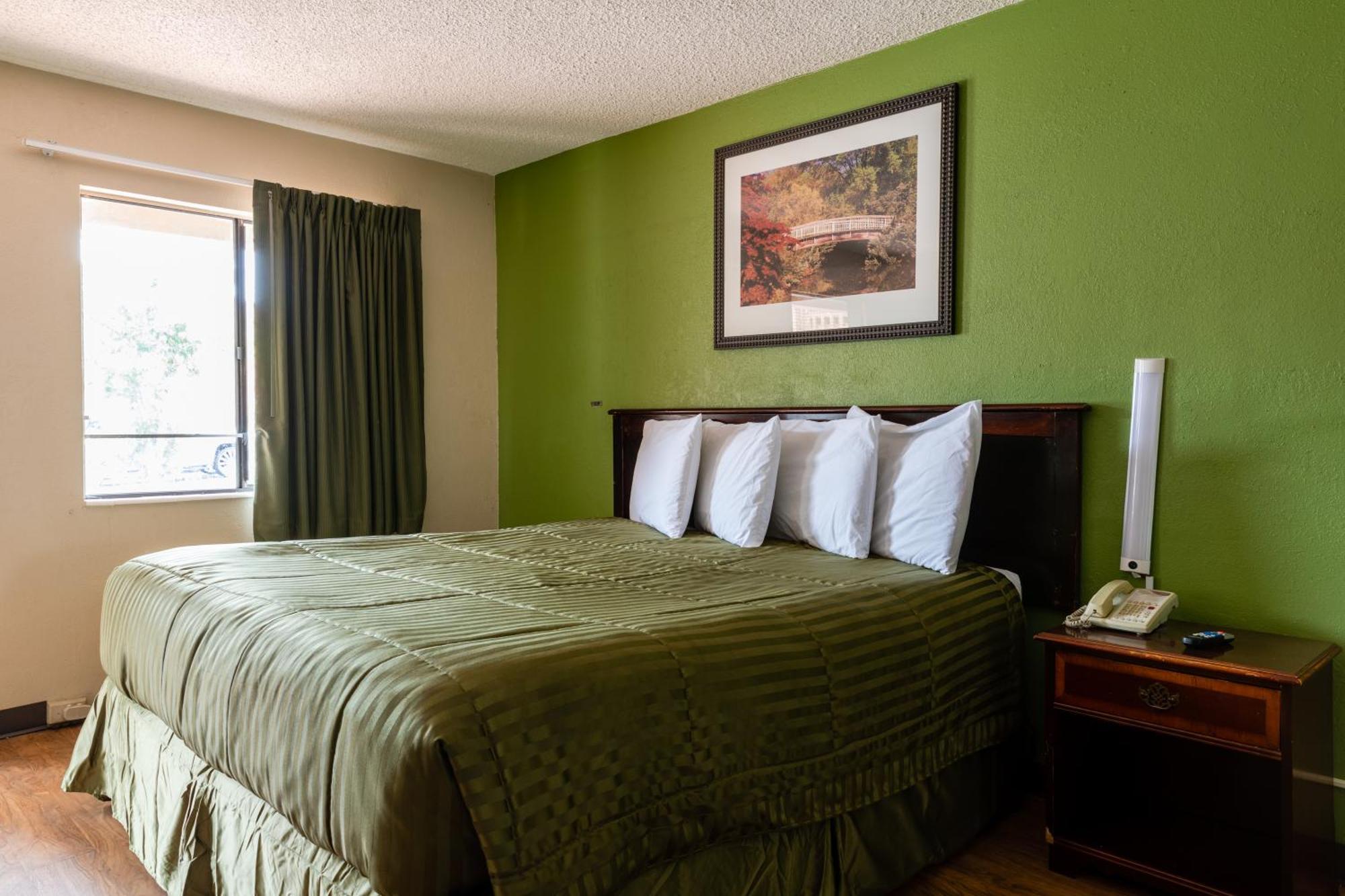 Deluxe King Room