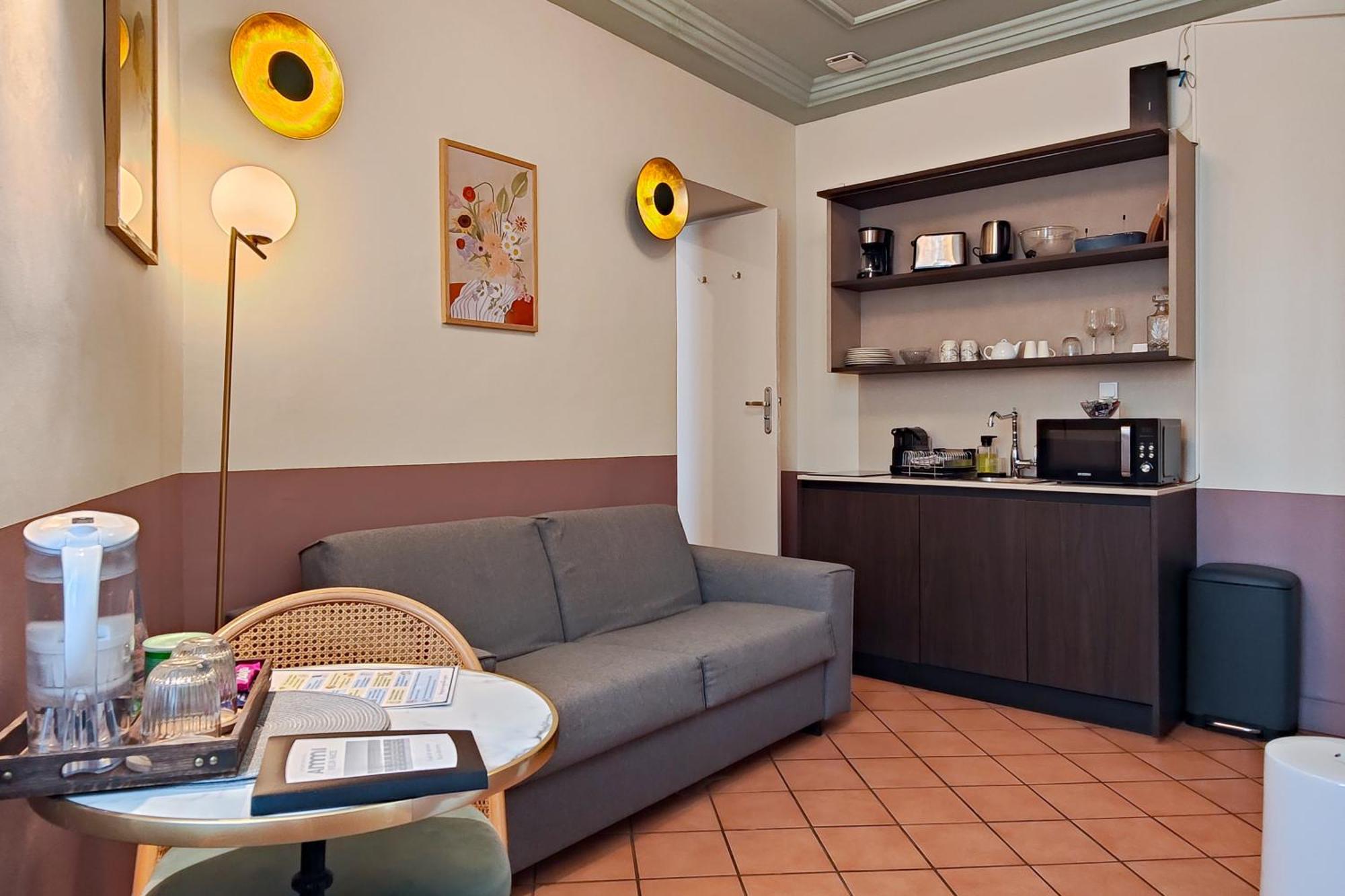 One-Bedroom Apartment Balcony Bath