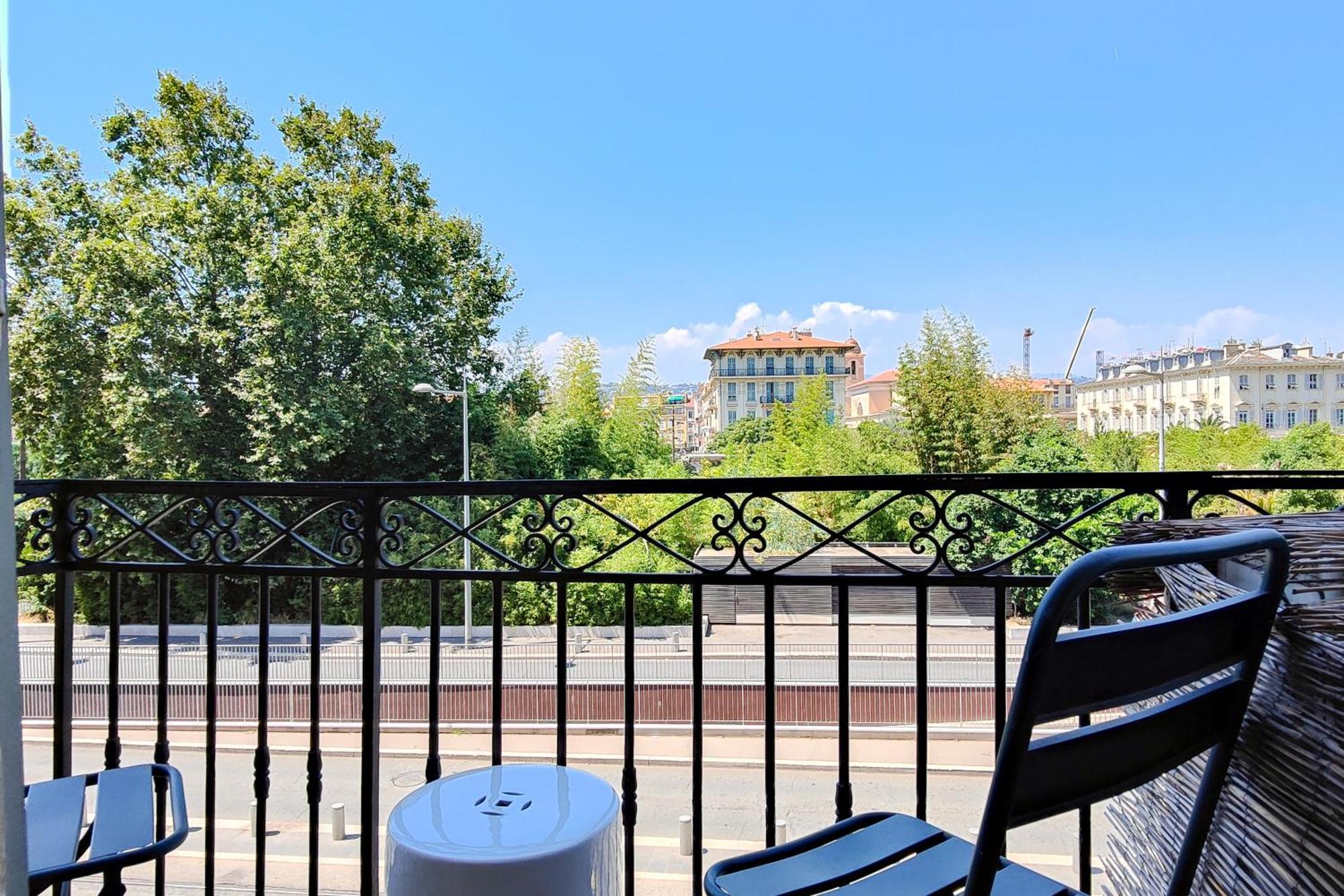 One-Bedroom Apartment Balcony Bath