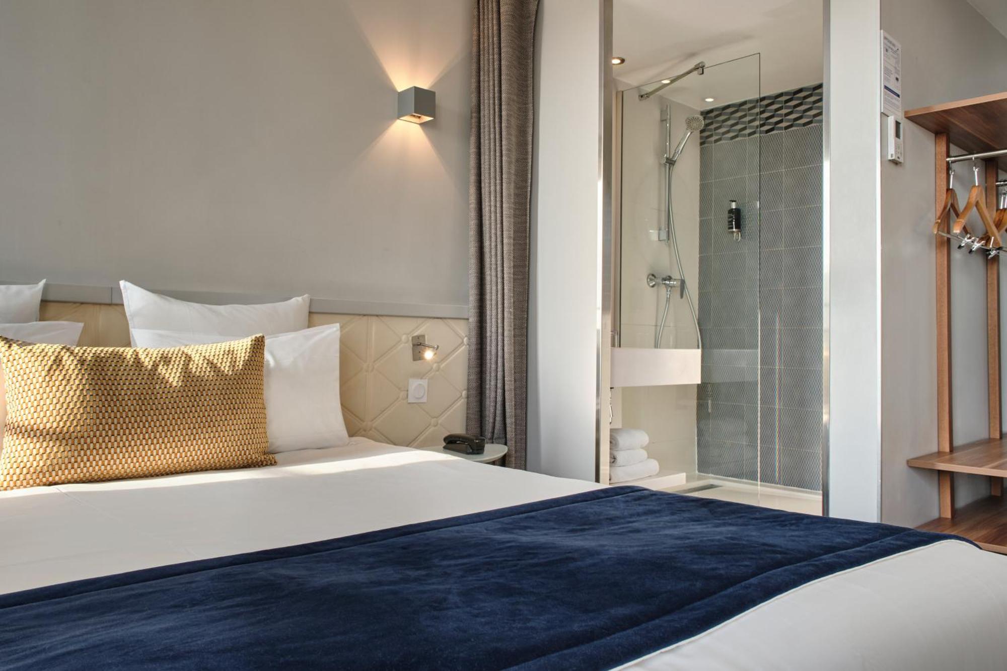 Double or Twin Room Eiffel Tower View