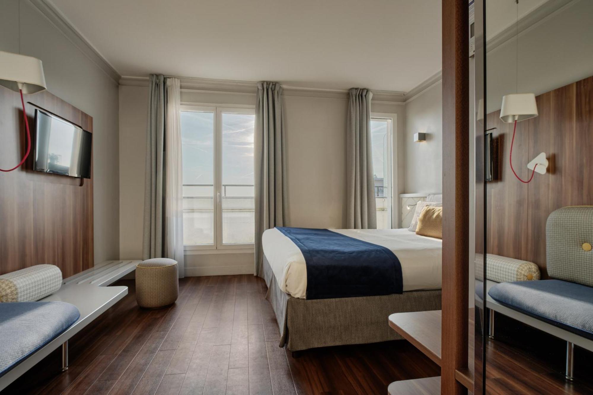 Double or Twin Room Eiffel Tower View