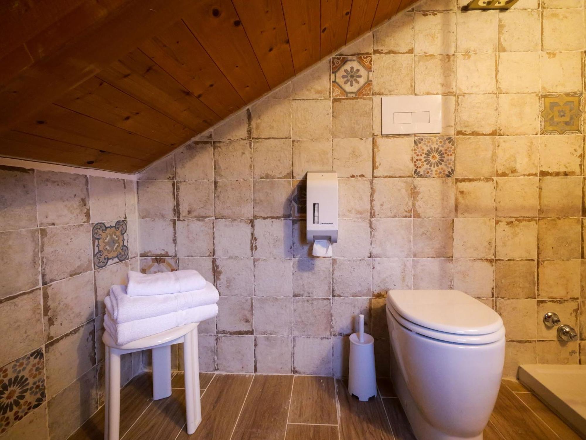 Triple Room,1651761146:JPEG