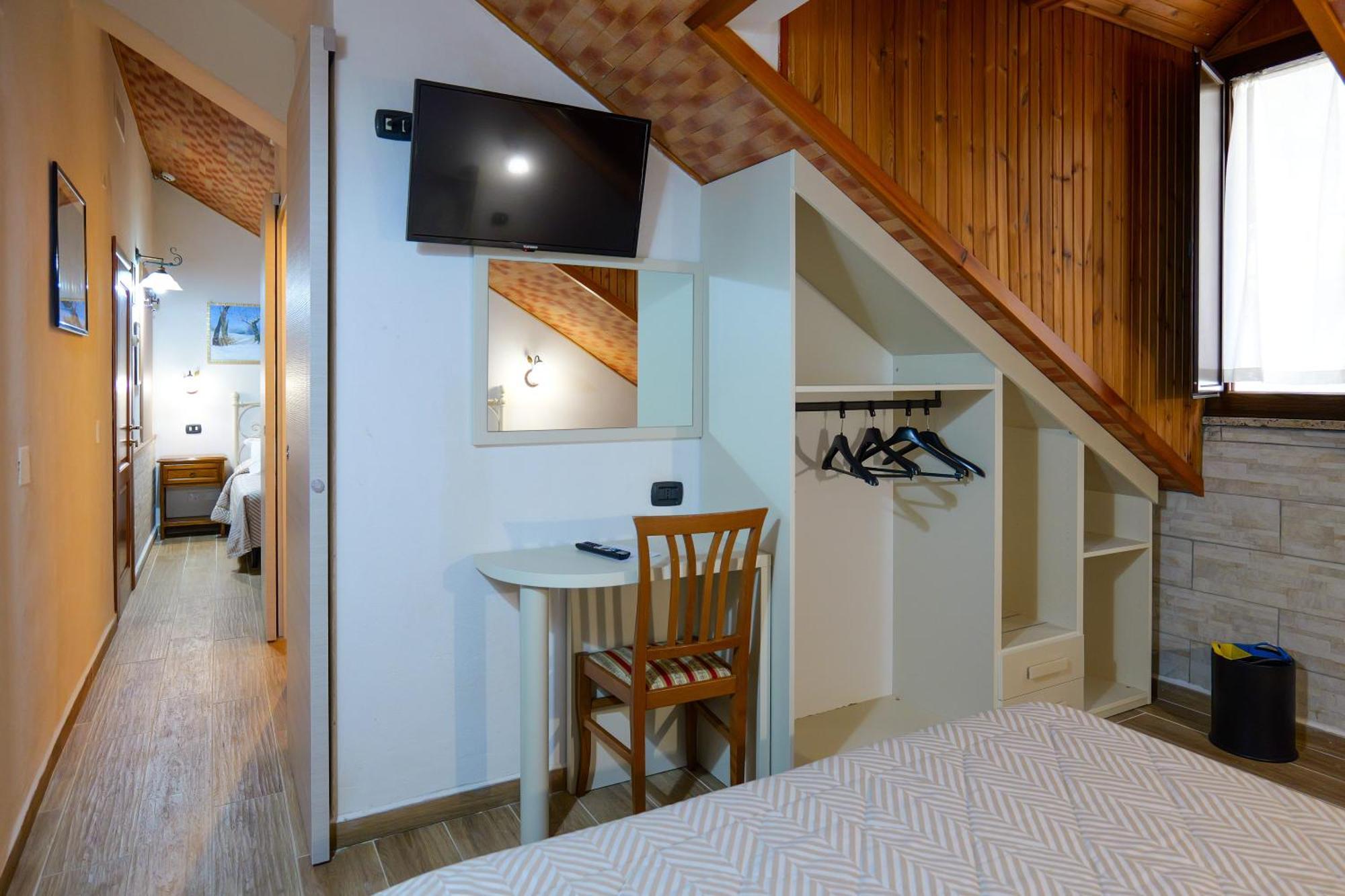 Family Room,1651761133:JPEG