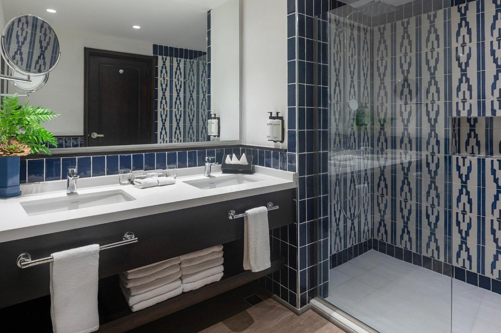 Junior Suite Superior Elegance Pool View Individual,1746811042:JPEG