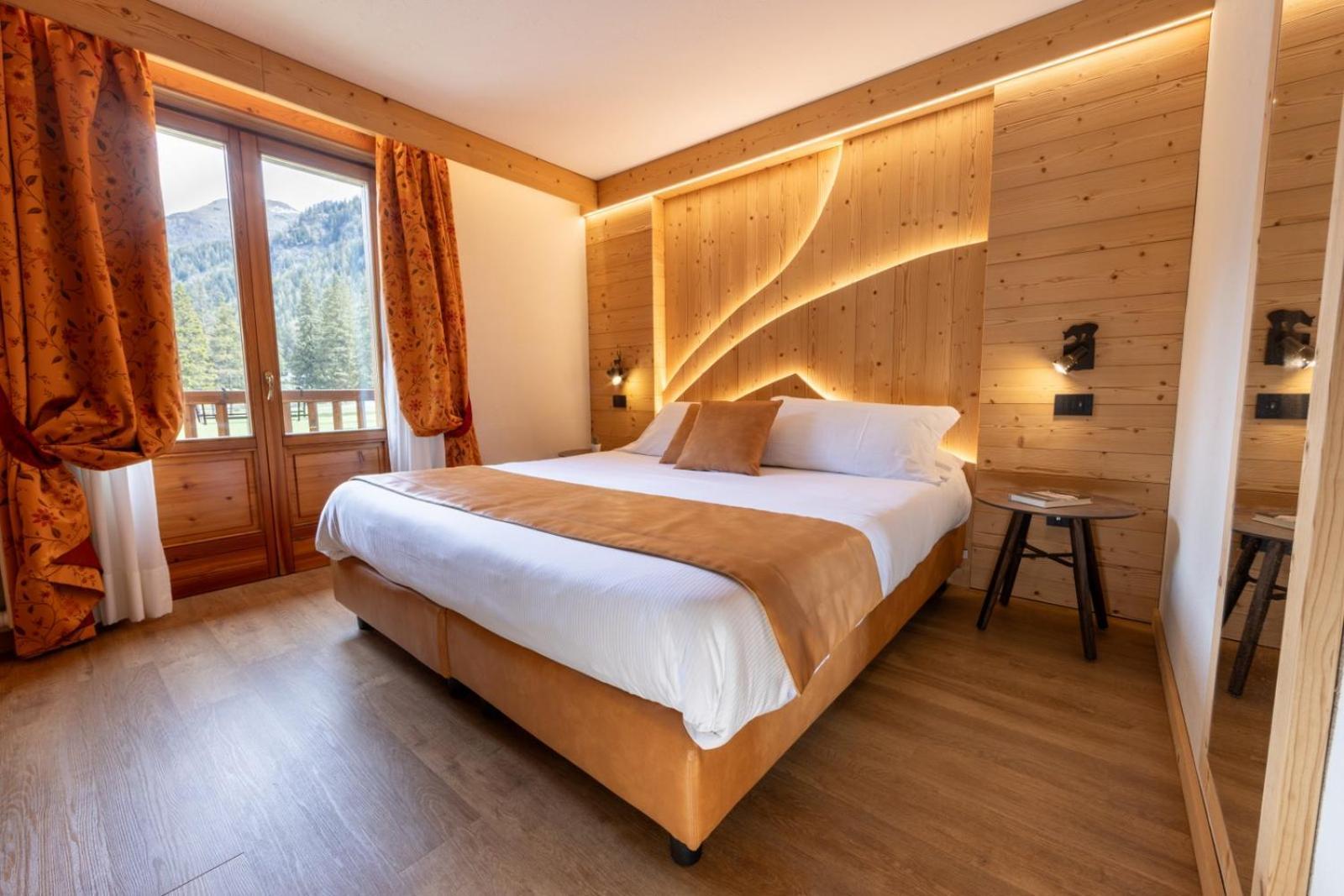 Deluxe Double or Twin Room Mountain View