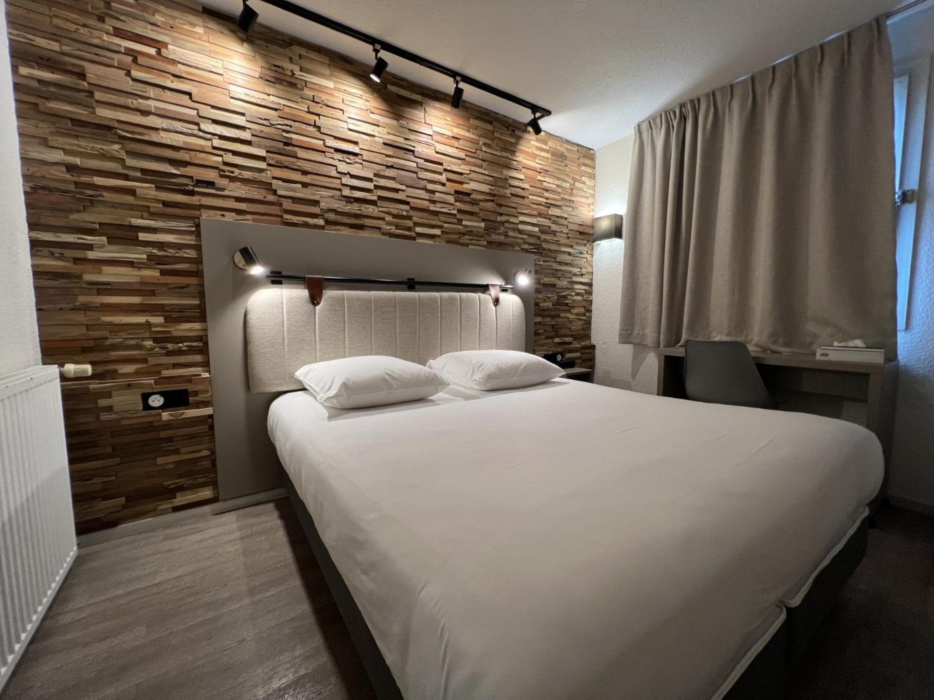 Standard Double Room Queen Bed