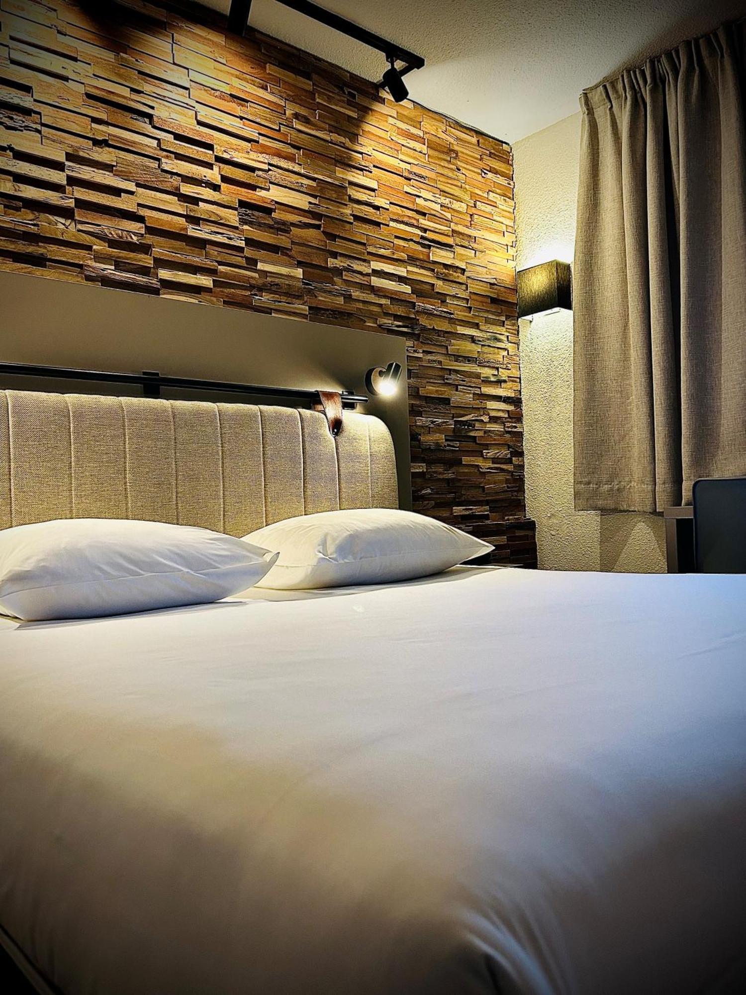 Standard Double Room Queen Bed