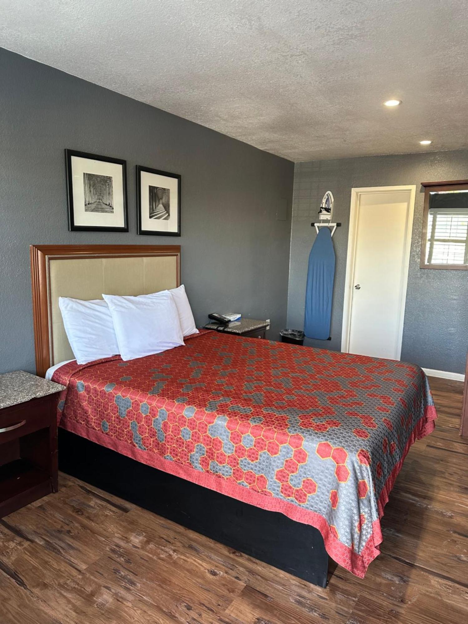 Queen Room,1652751490:JPEG