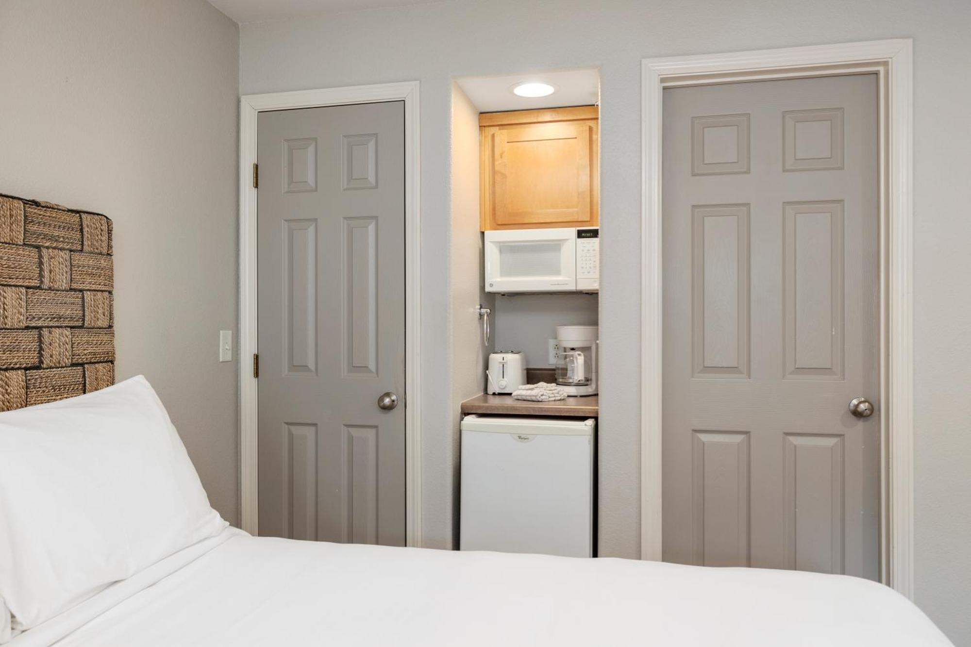 Standard Room 2 Queen Beds Non Smoking