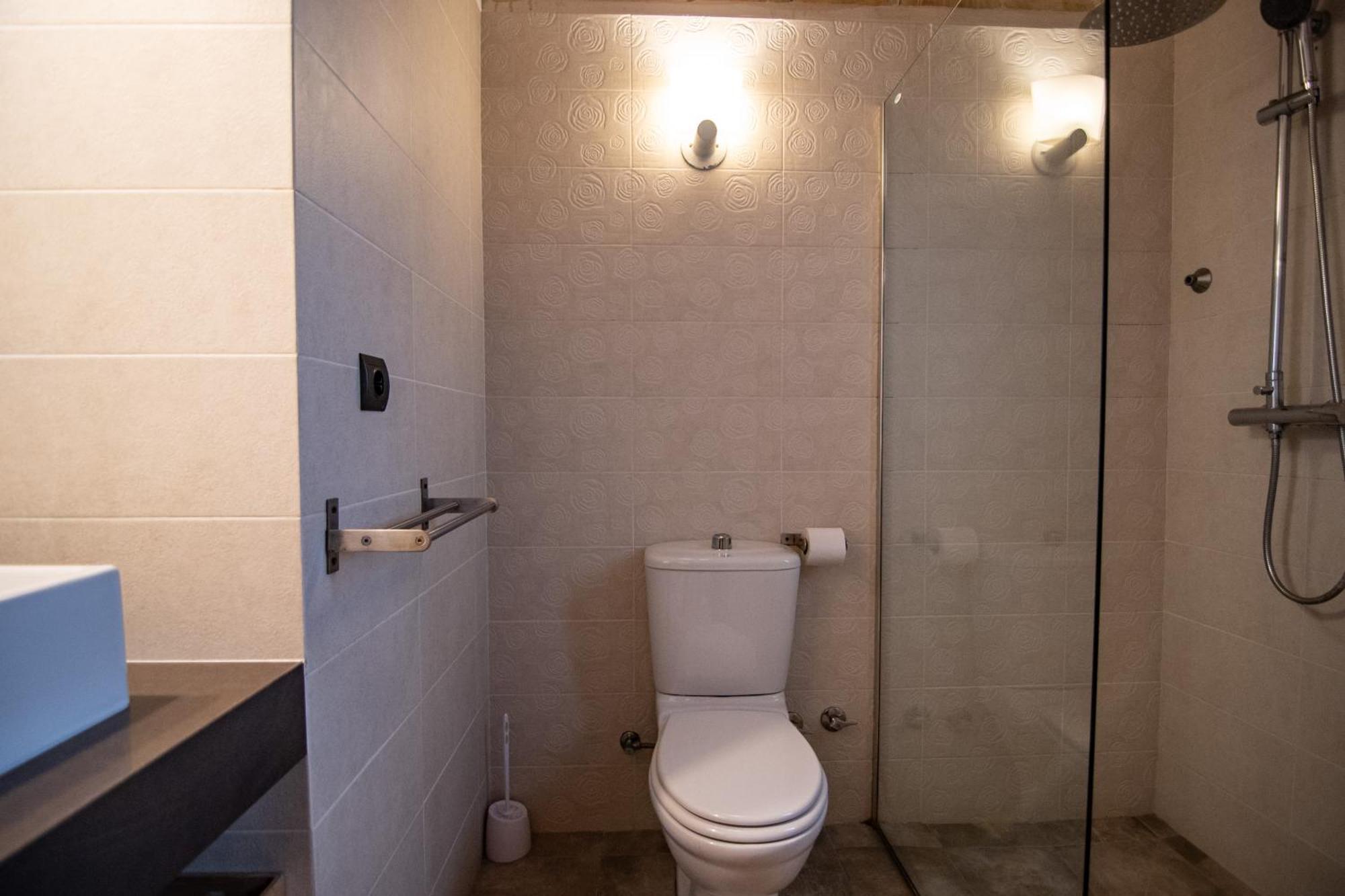 Double Room,1652758972:JPEG
