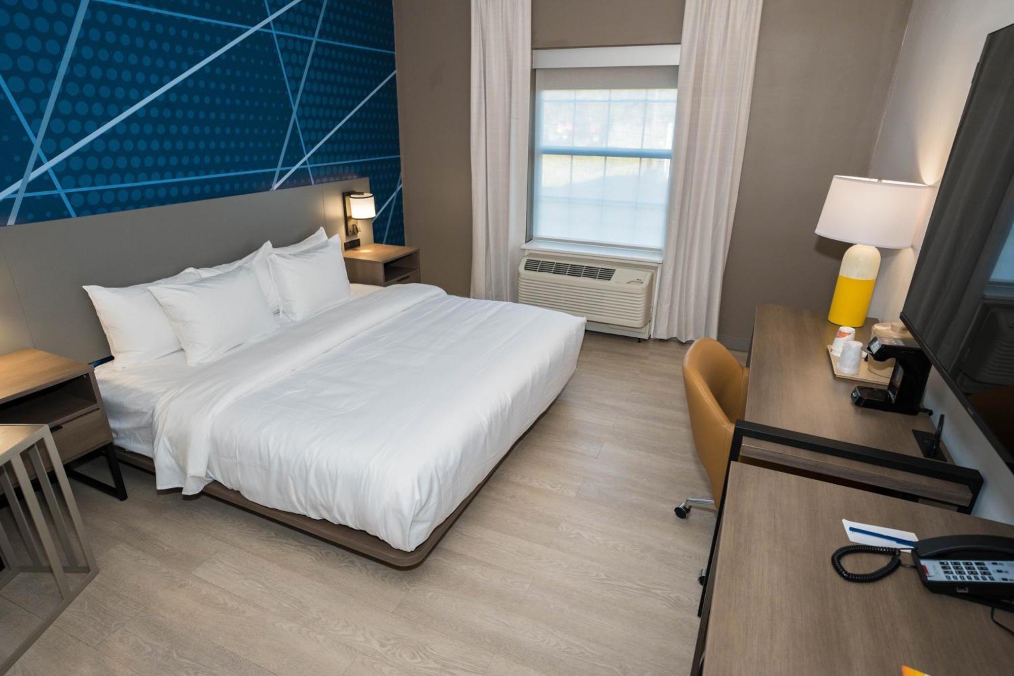 Accessible King Room ADA Roll Shower