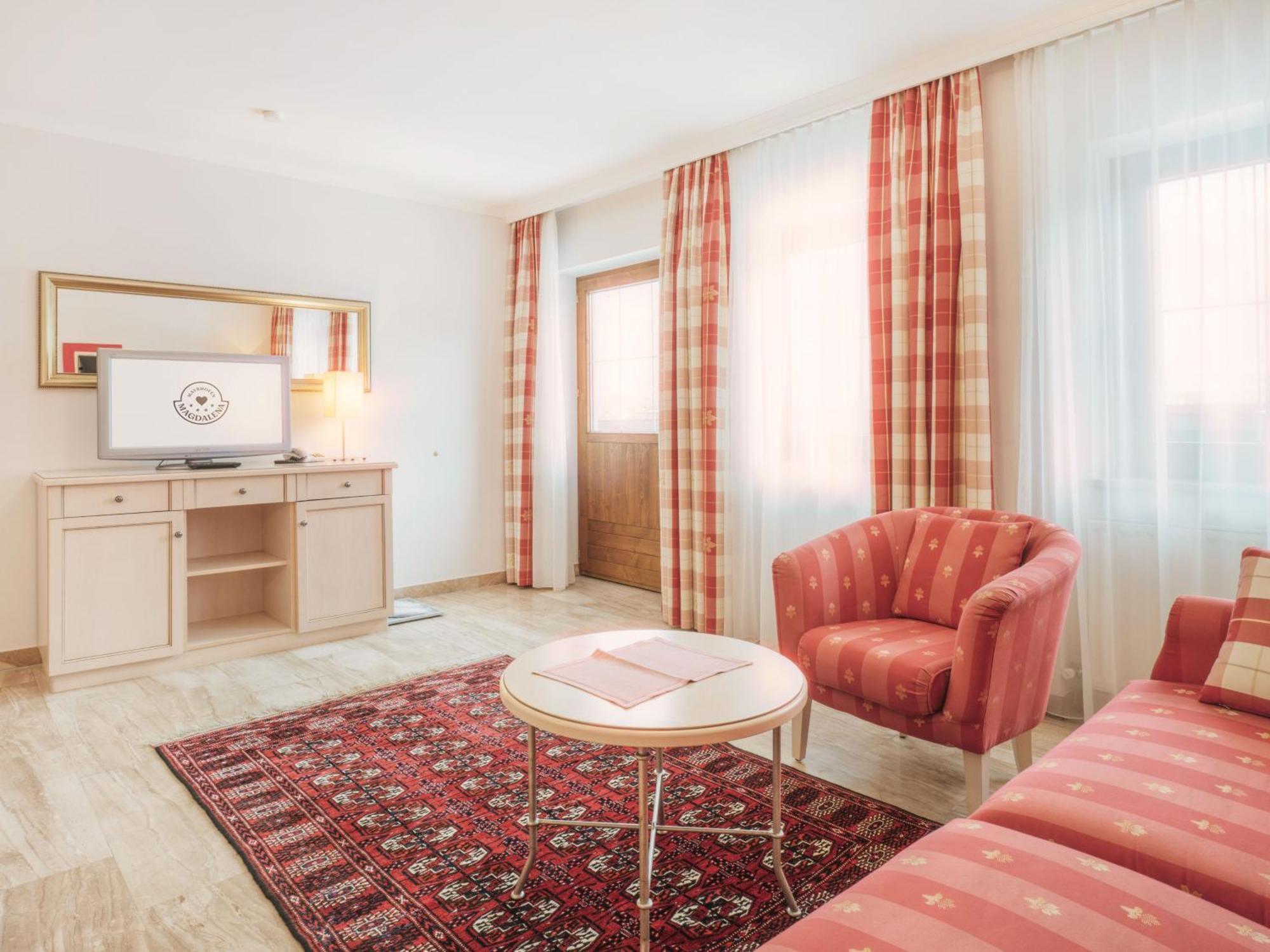 One-Bedroom Apartment Balcony,1652769614:JPEG