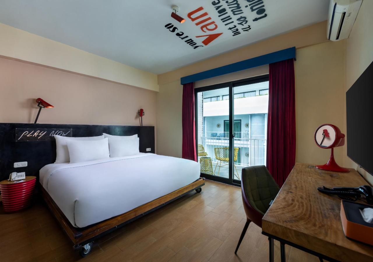 Dash Deluxe Two-Bedroom 2 Bottles Beer