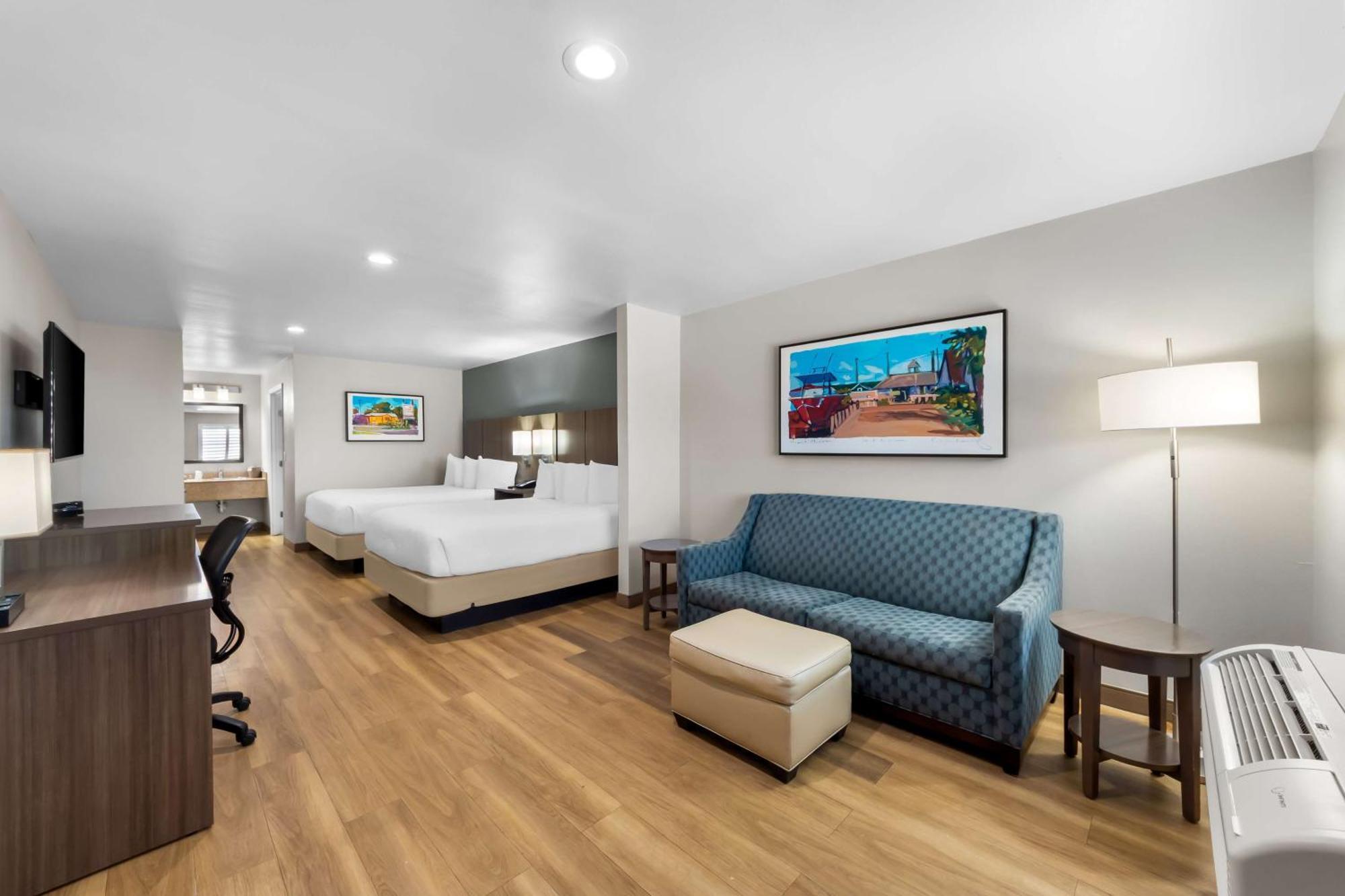 Large Queen Room with Two Queen Beds and Sofa Bed - Non-Smoking