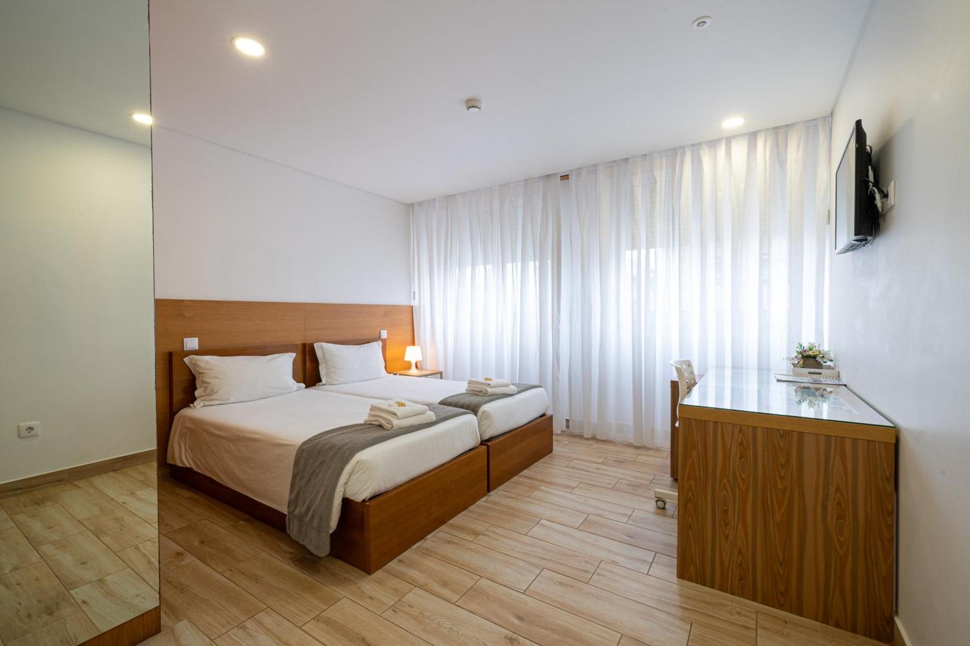 Deluxe Double or Twin Room,1652782454:JPEG