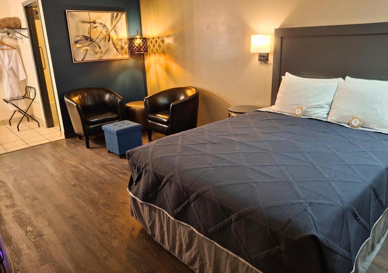 Deluxe Queen Room