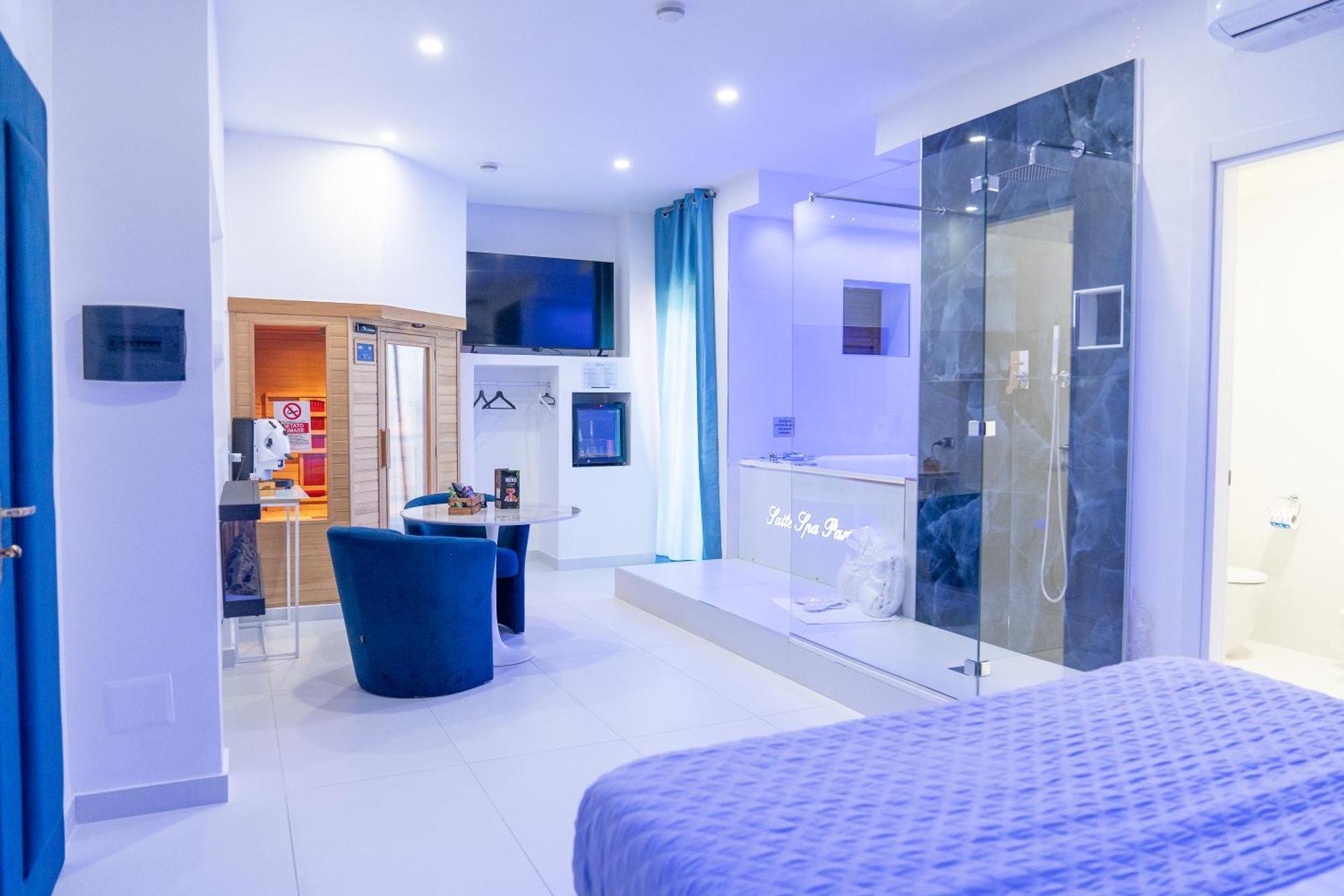 King Suite Spa Bath