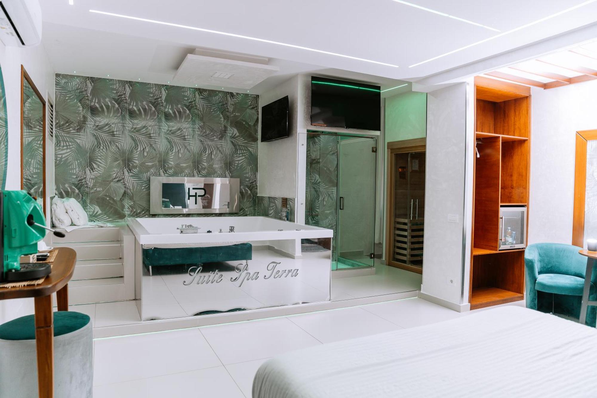 Queen Suite Spa Bath