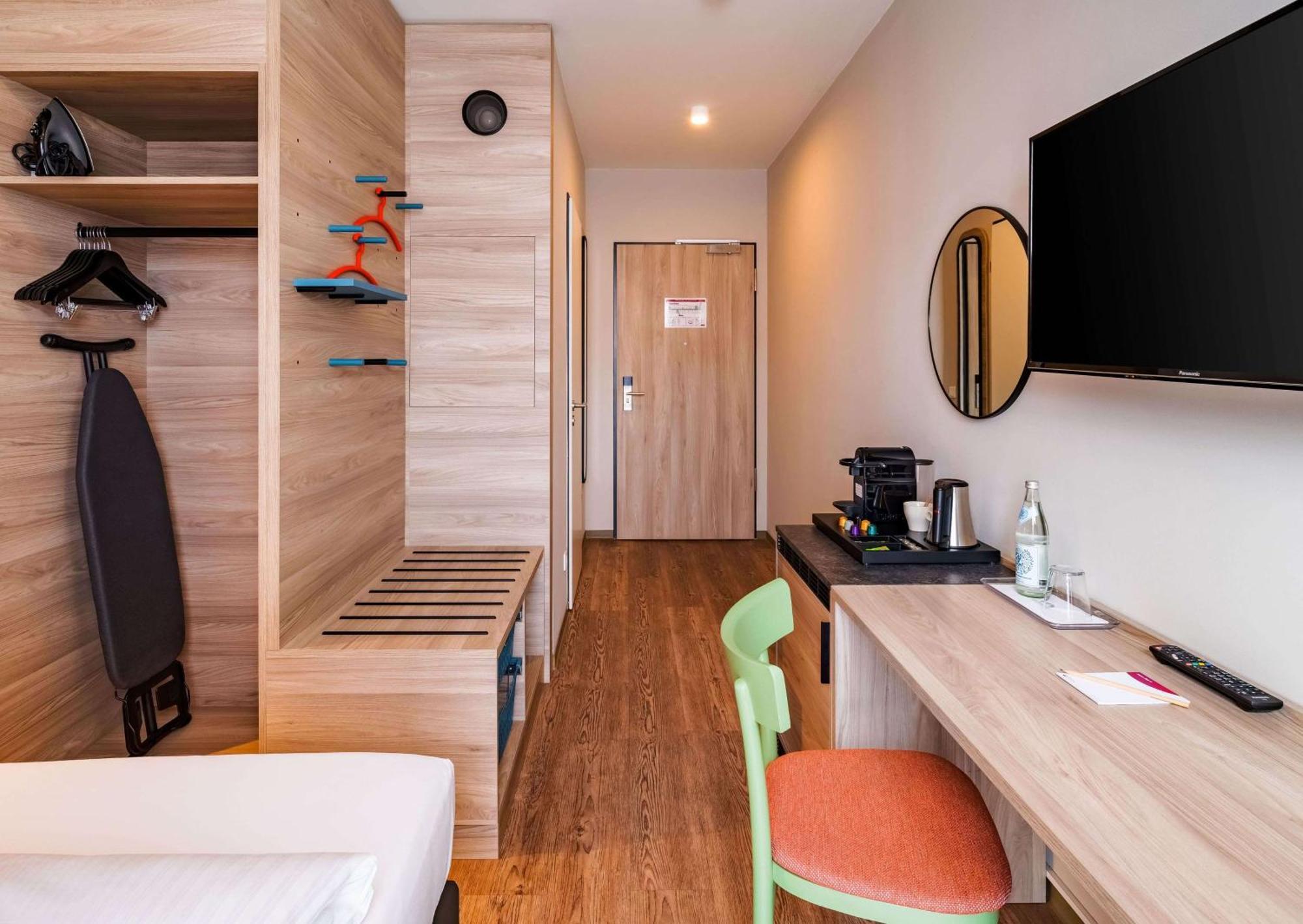 Premium Room One Queen Bed