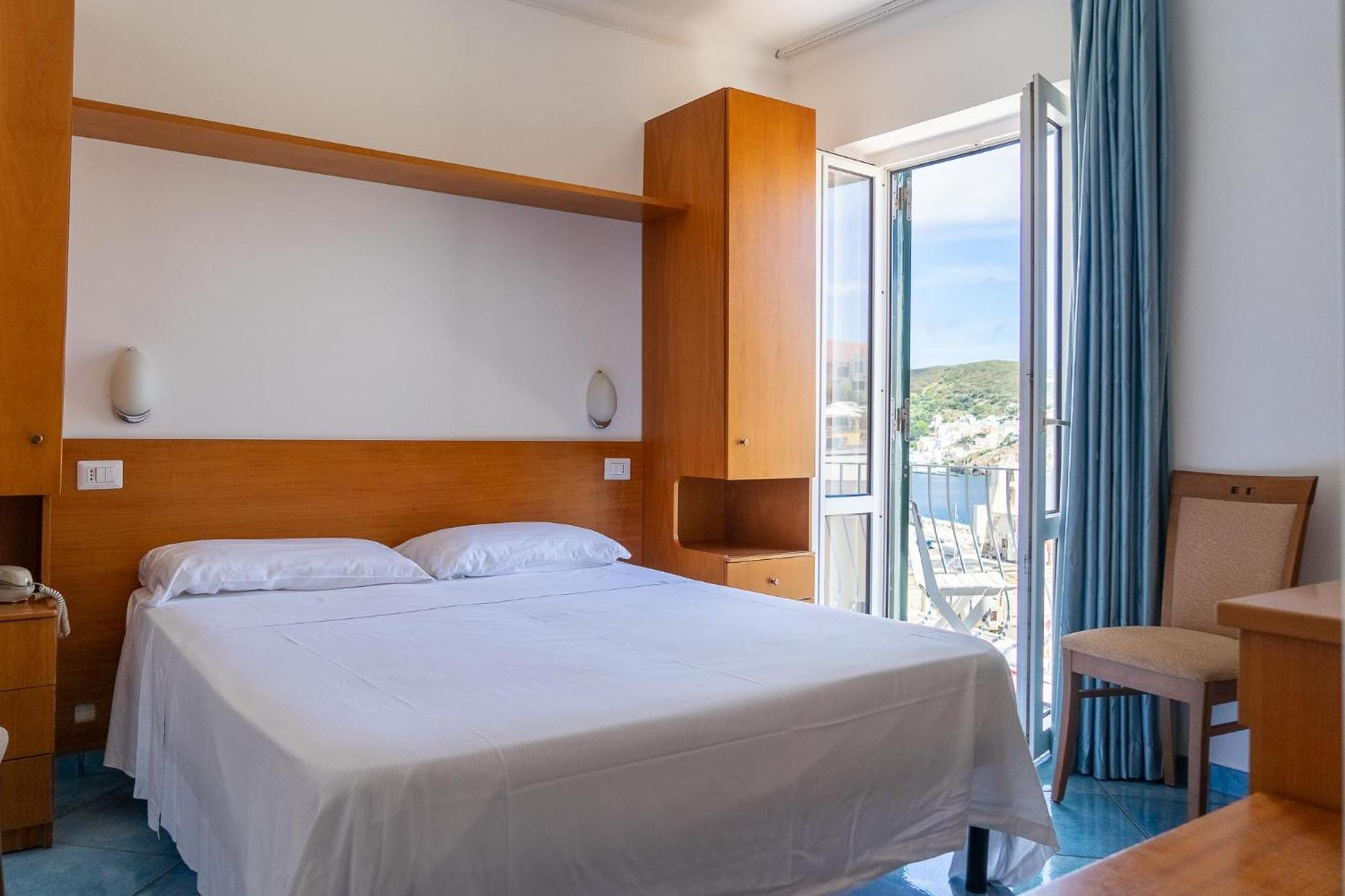Double or Twin Room Harbour View,1652794523:JPEG