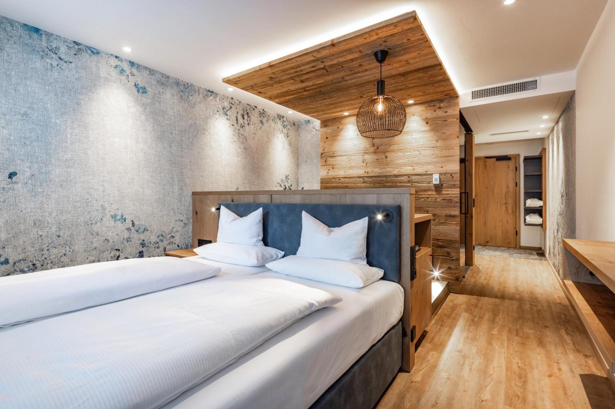 Deluxe Double Room,1653528492:JPEG