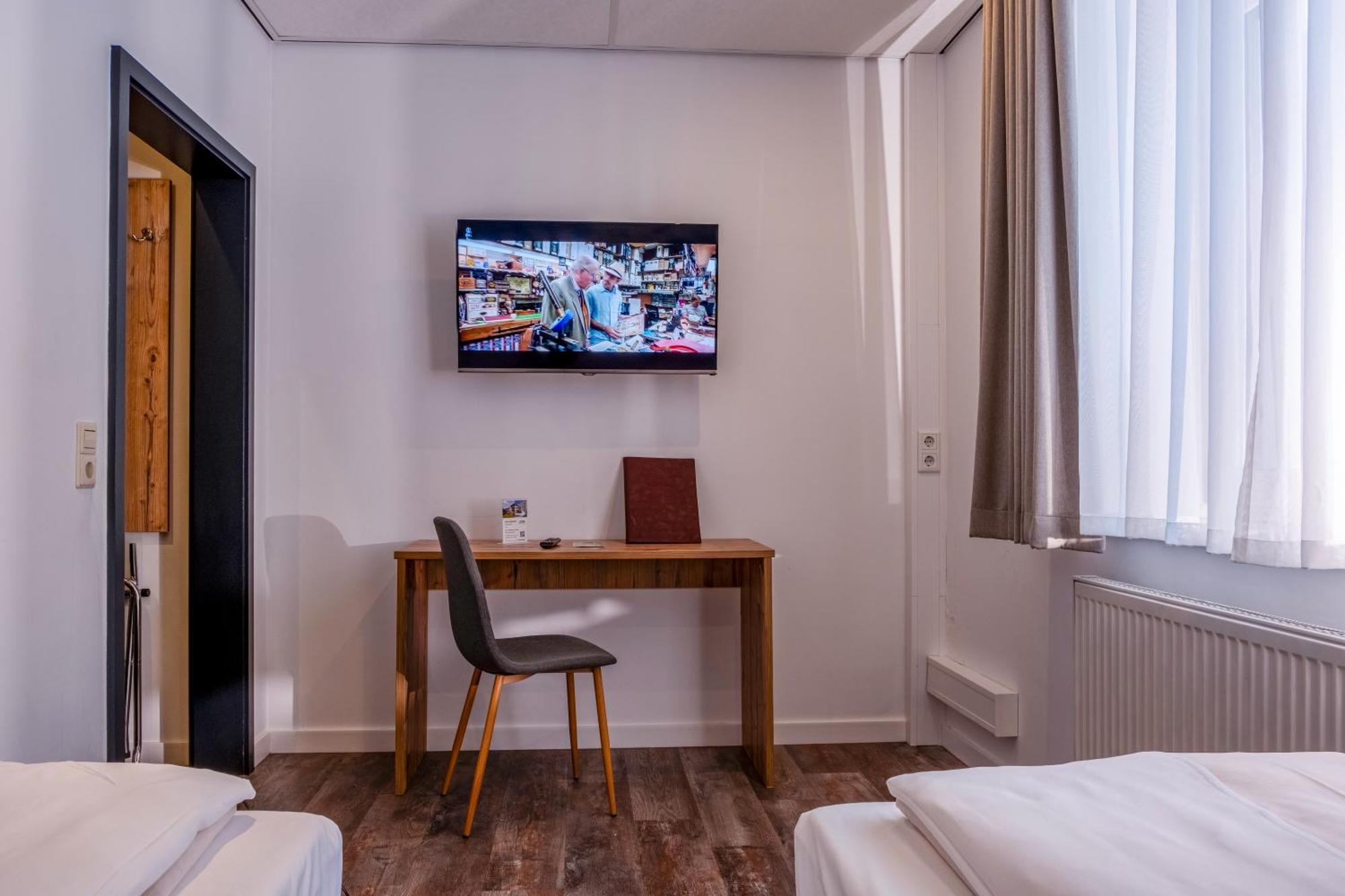 Twin Room,1653528998:JPEG