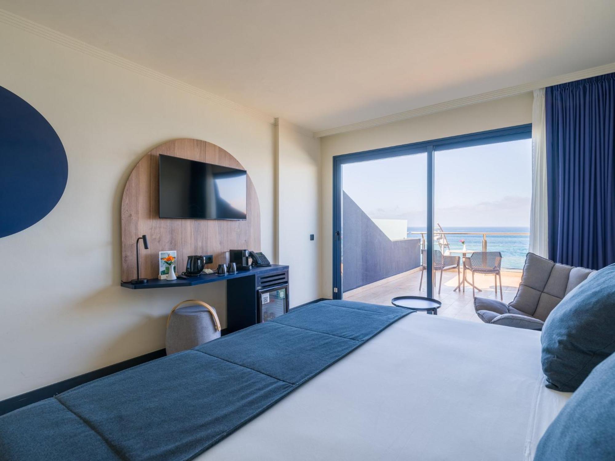 Deluxe Double Room Balcony Sea View,1653530106:JPEG