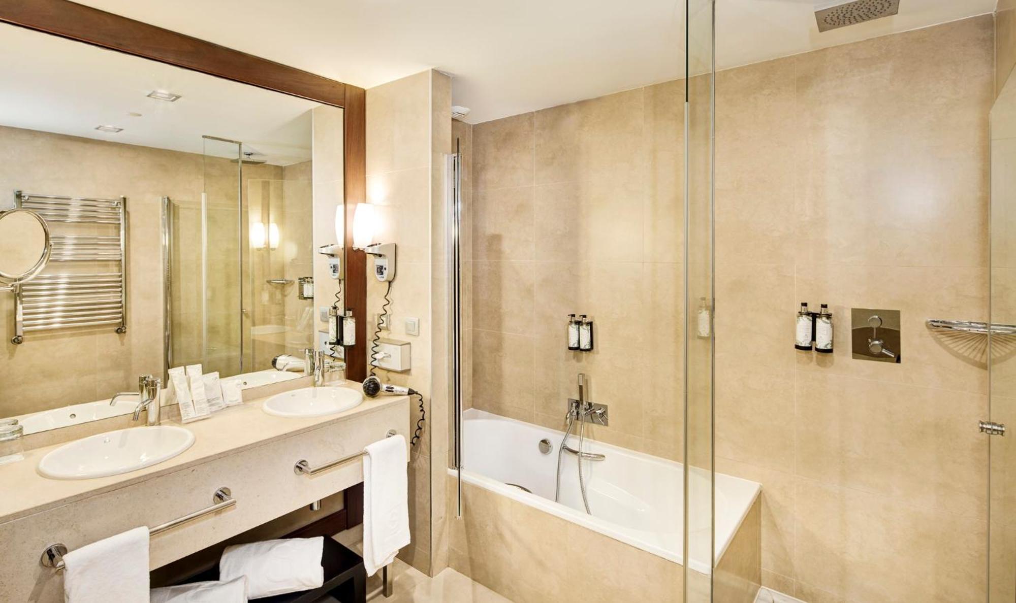 Double Room,1653530146:JPEG