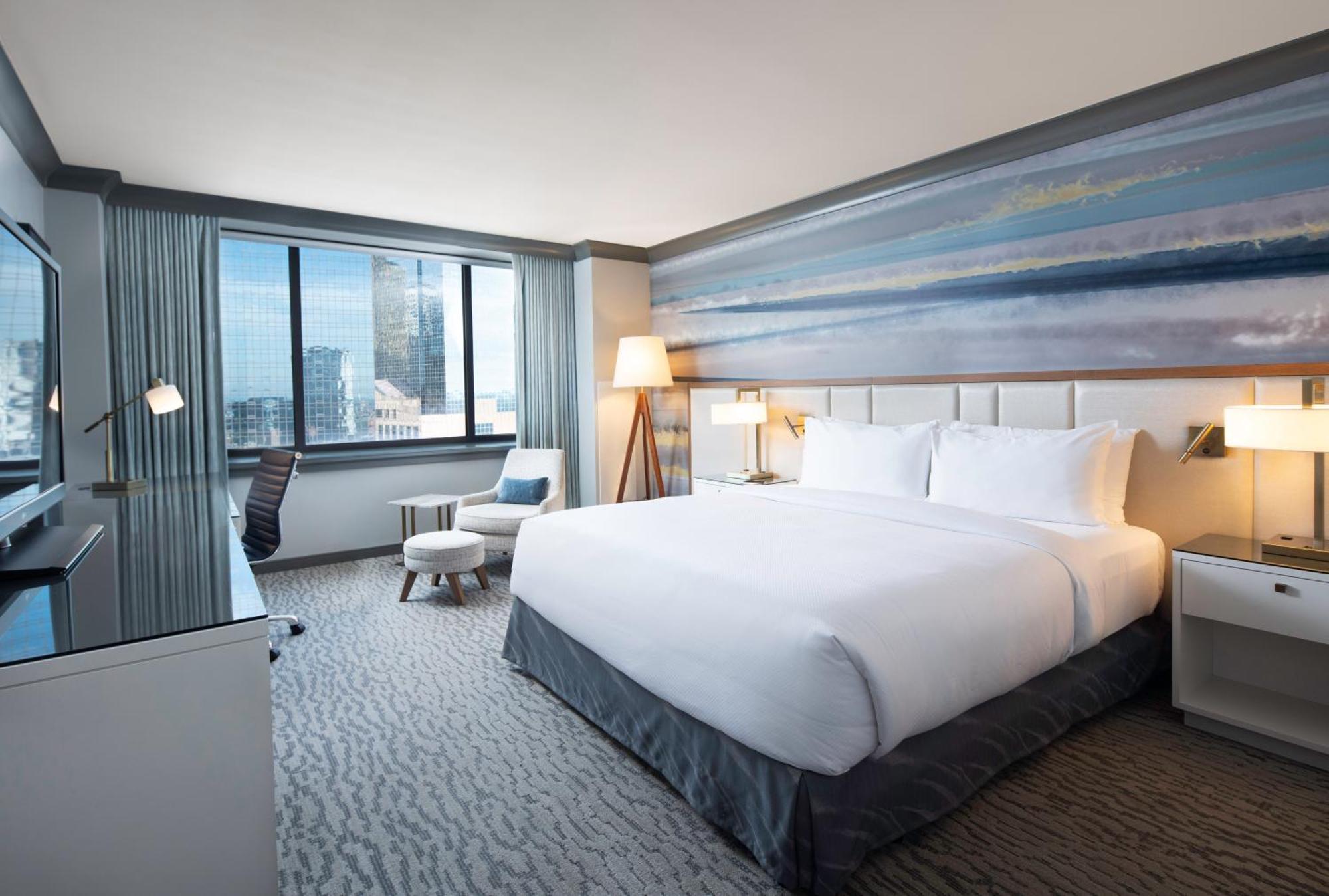 Deluxe King Room with City View