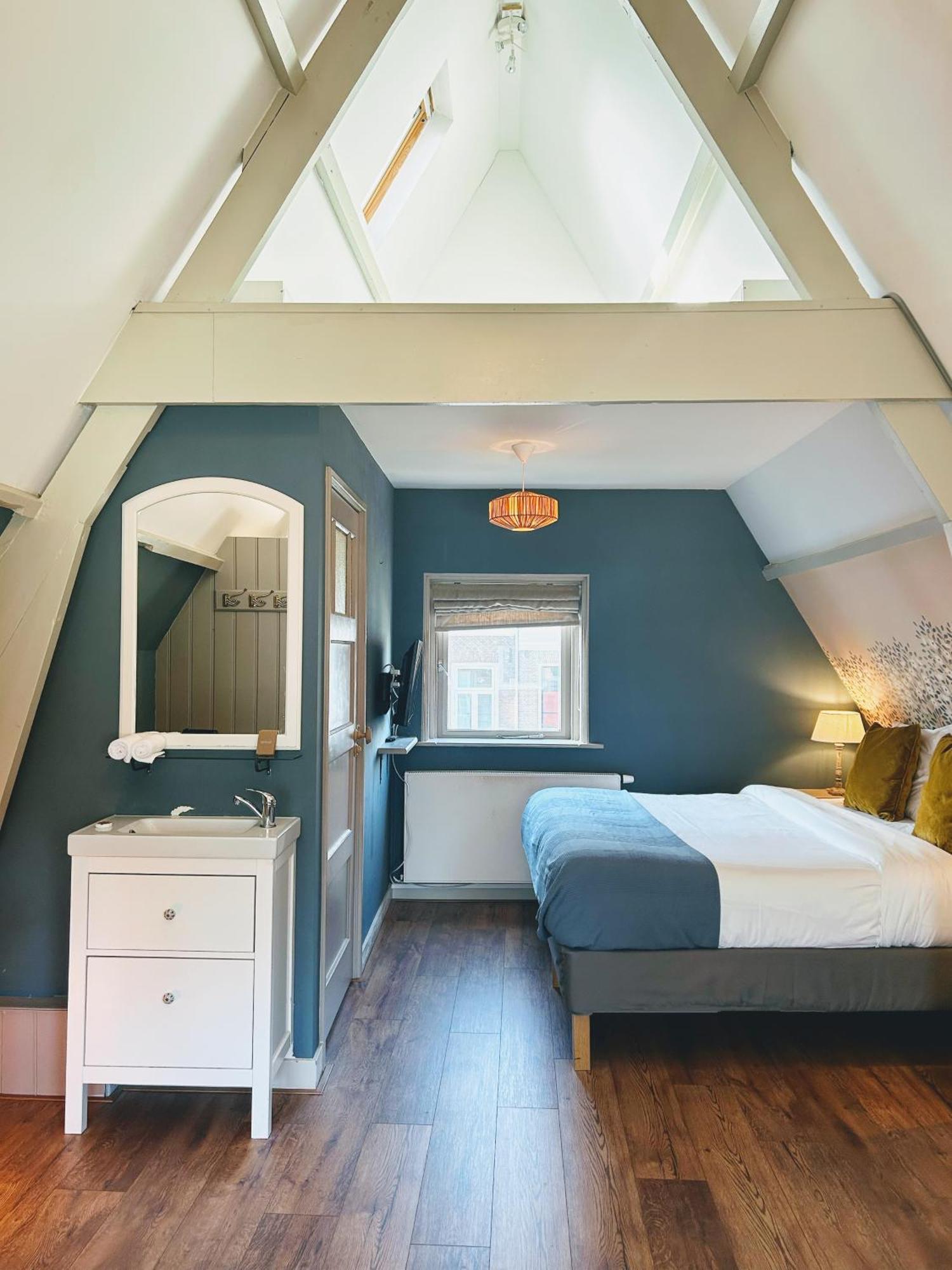 Attic Room,1653575187:JPEG