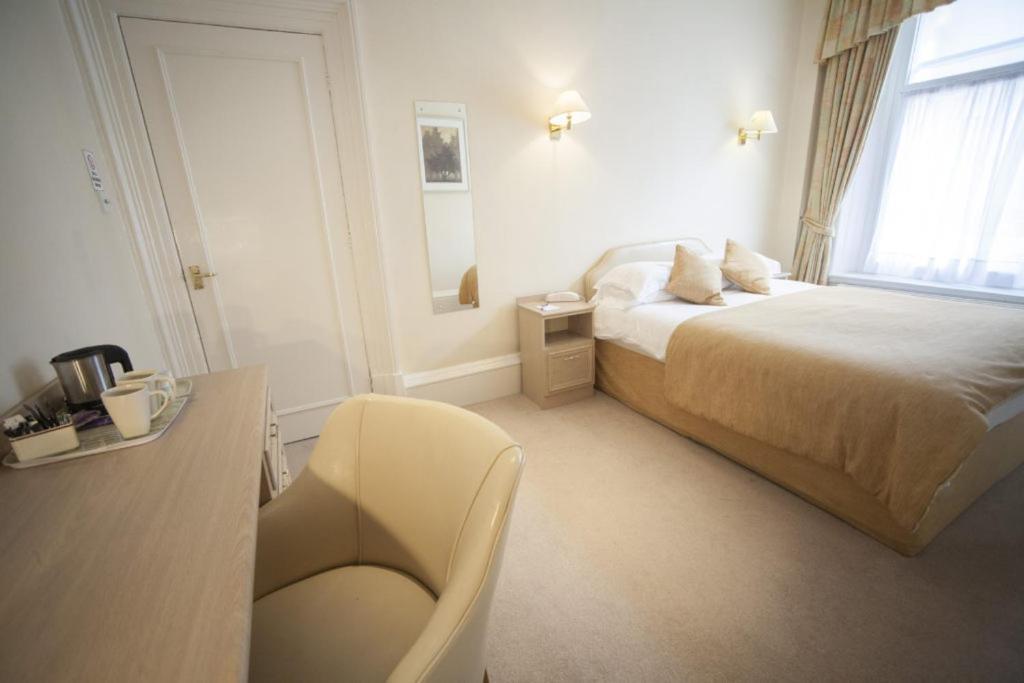 Double Room Private Bathroom