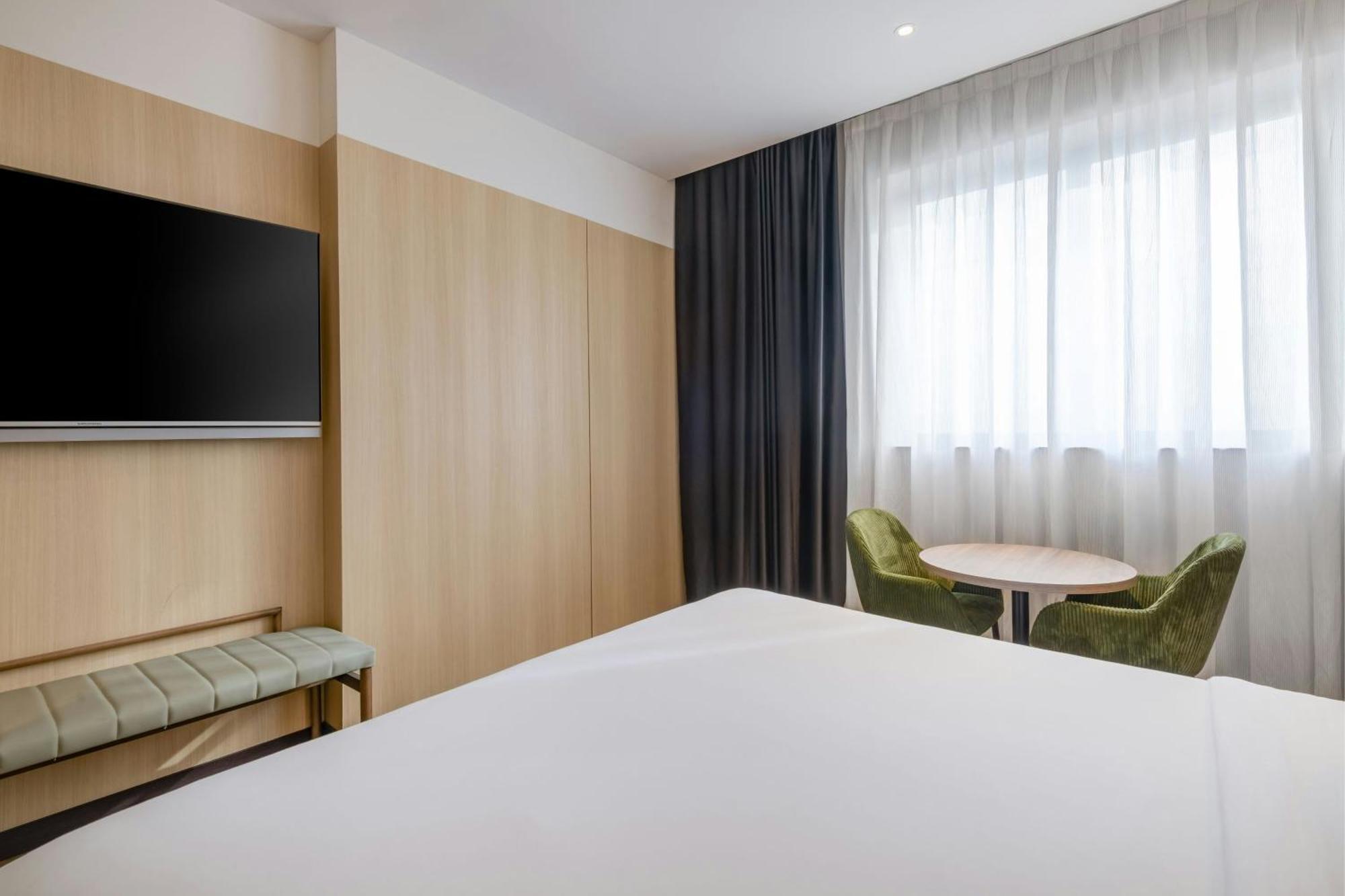 King Room,1654247047:JPEG