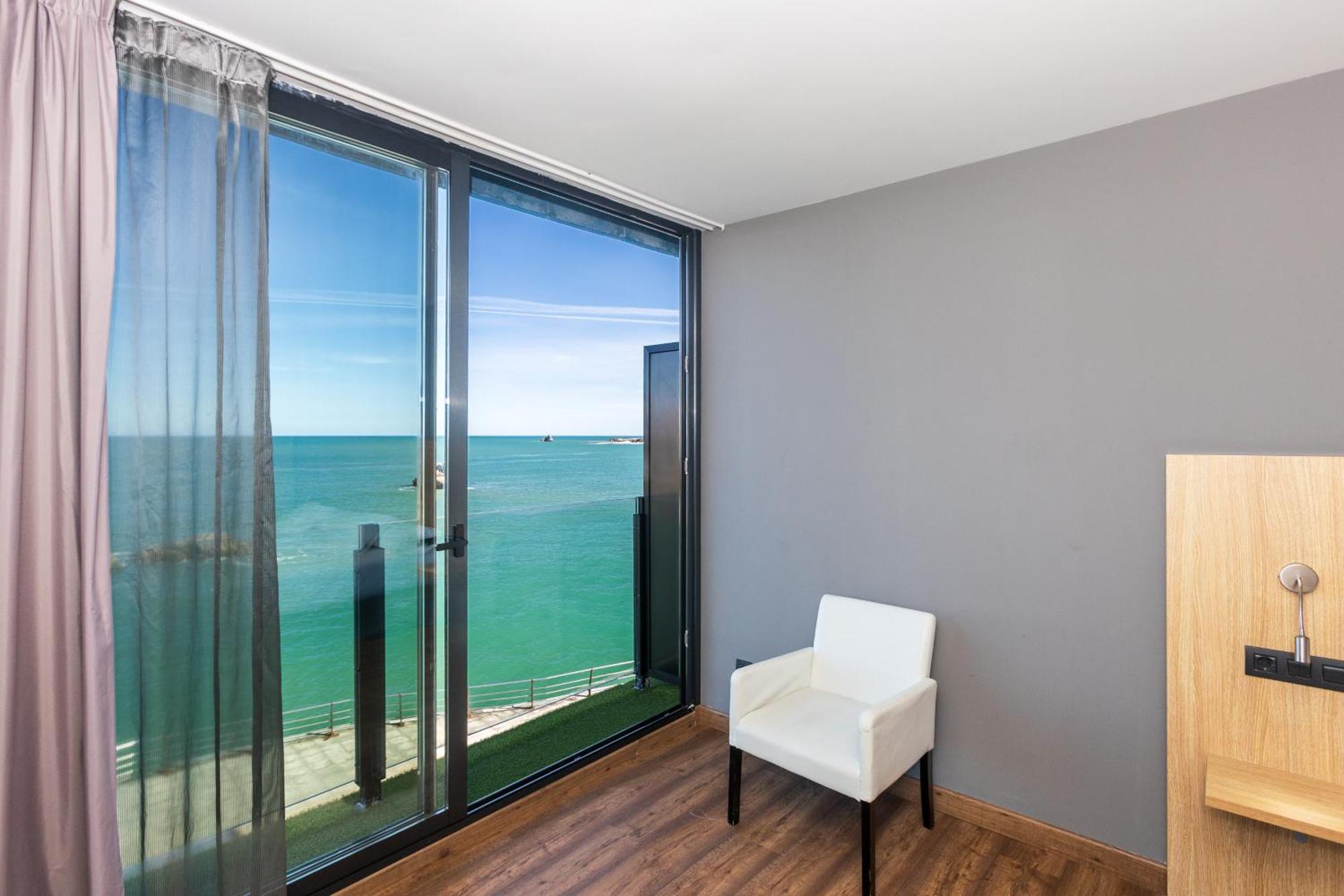 Double or Twin Room Sea View