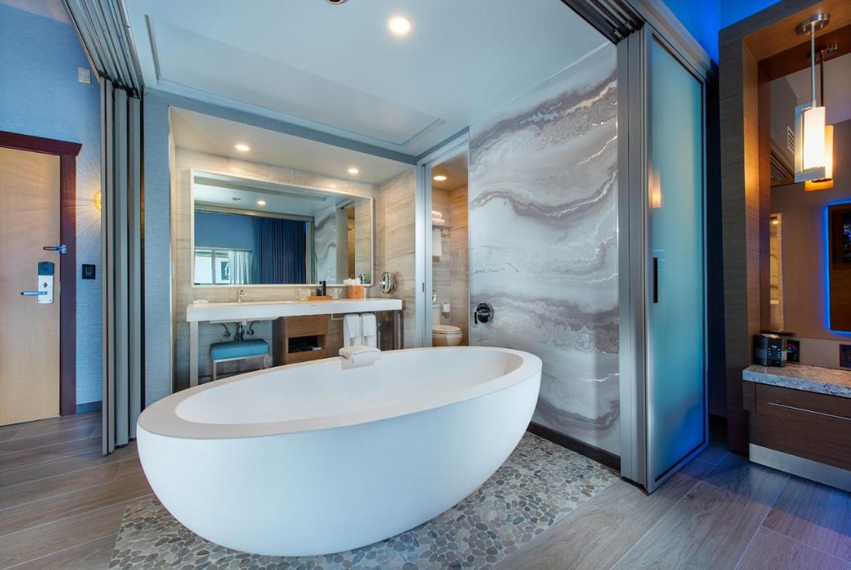 Deluxe King Spa Room
