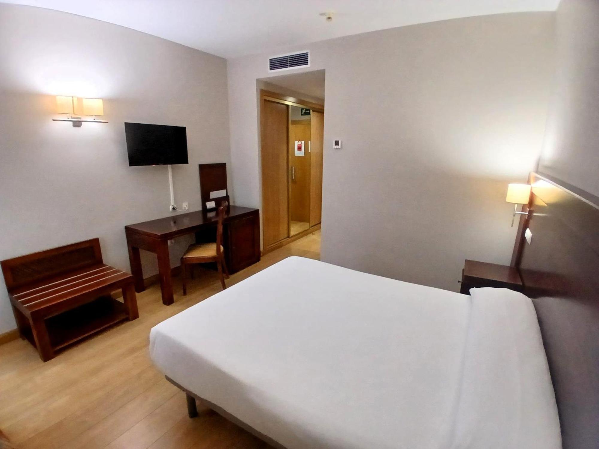 Standard Queen Room