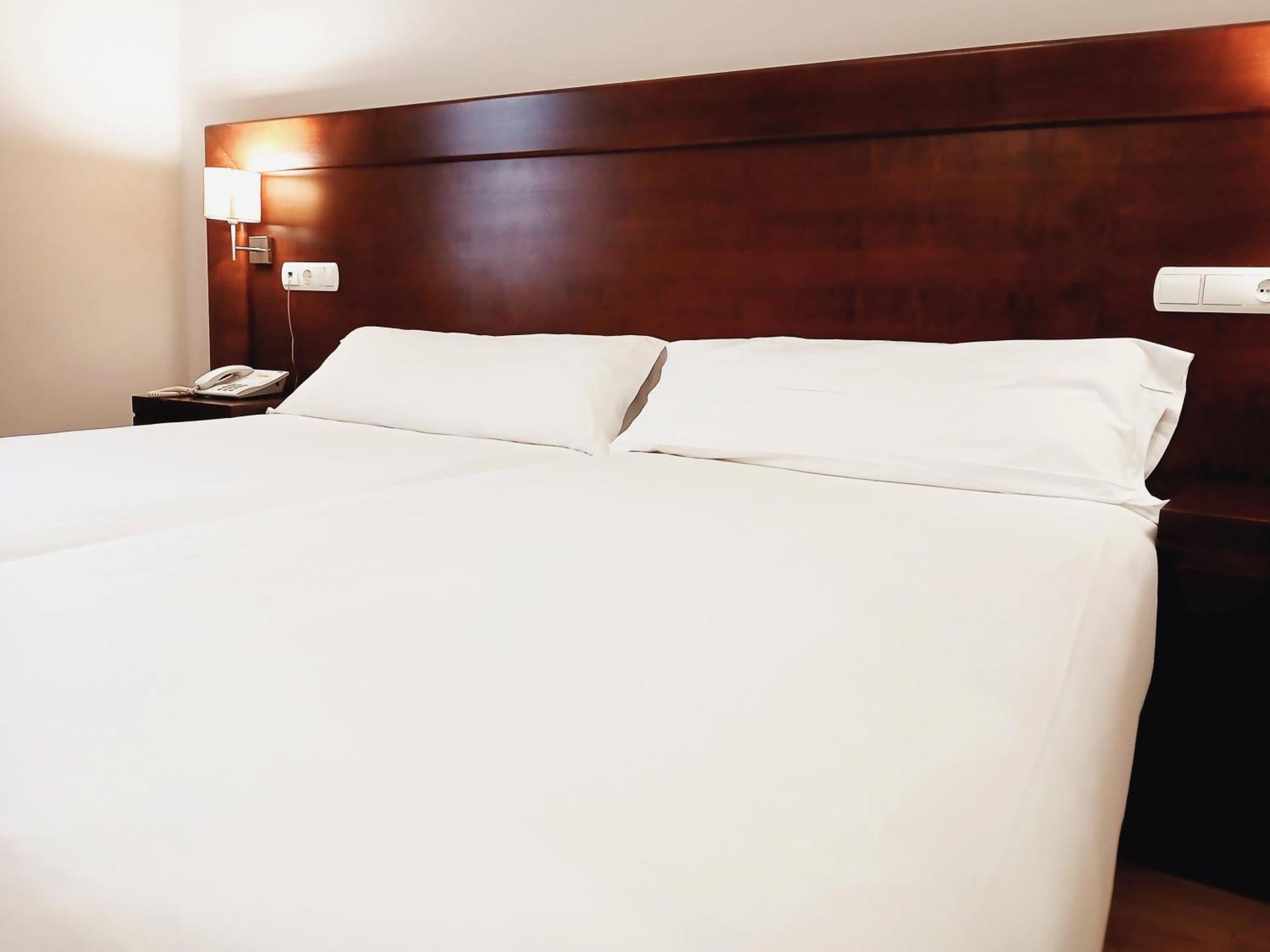 Twin Room,1654258723:JPEG