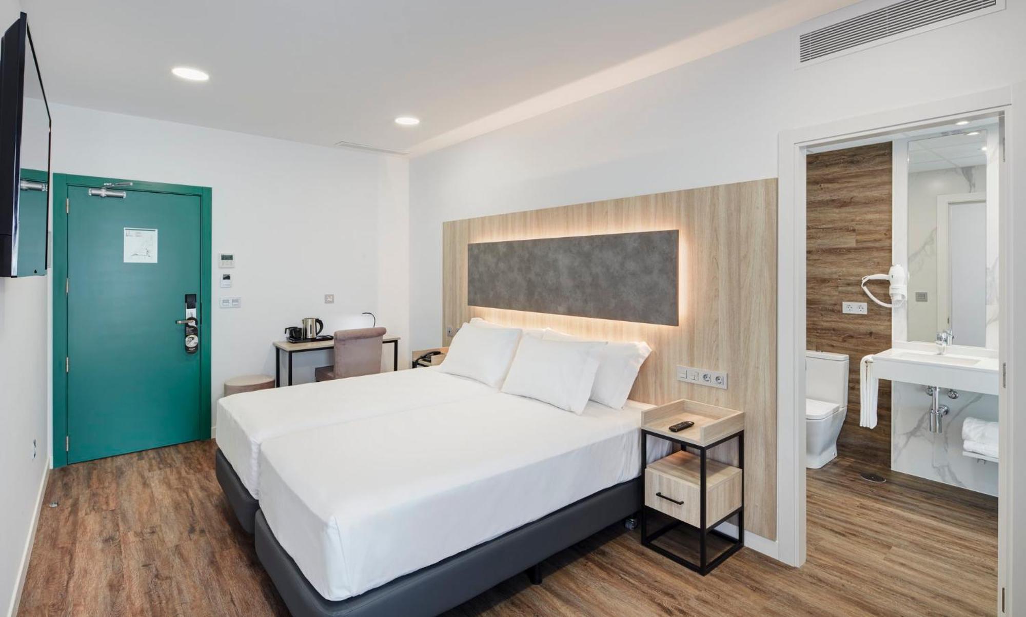 Standard Twin Room,1654362419:JPEG