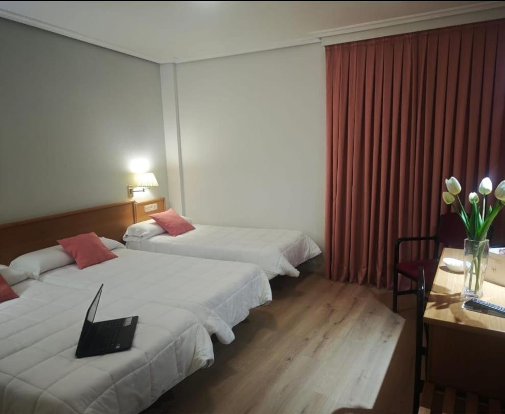 Triple Room,1655268245:JPEG