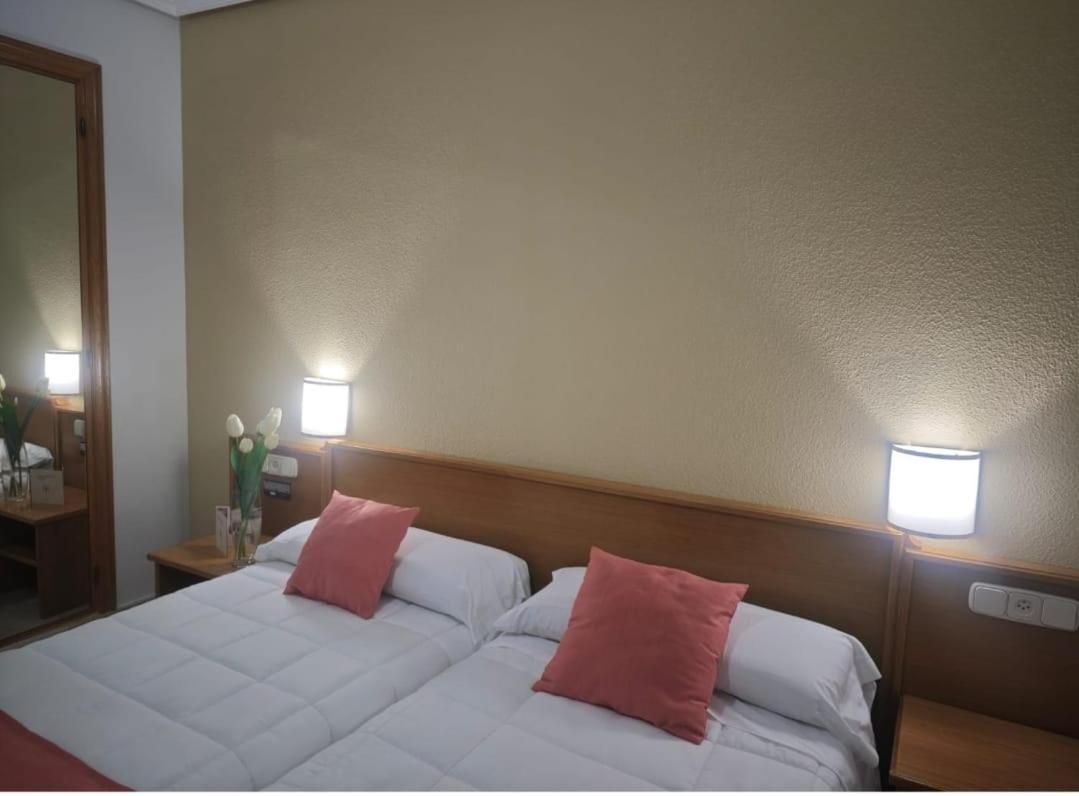 Twin Room,1655268250:JPEG