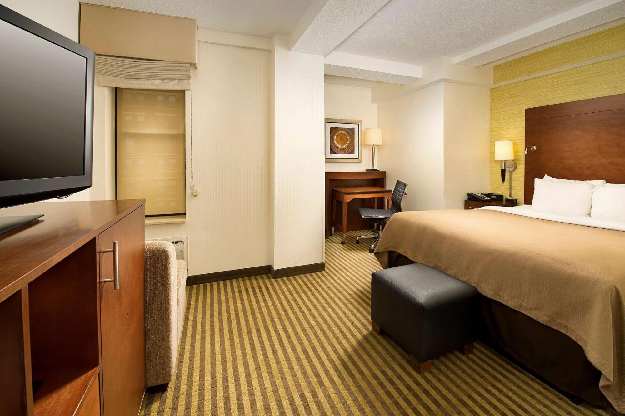 King Room Accessible or Non-Smoking