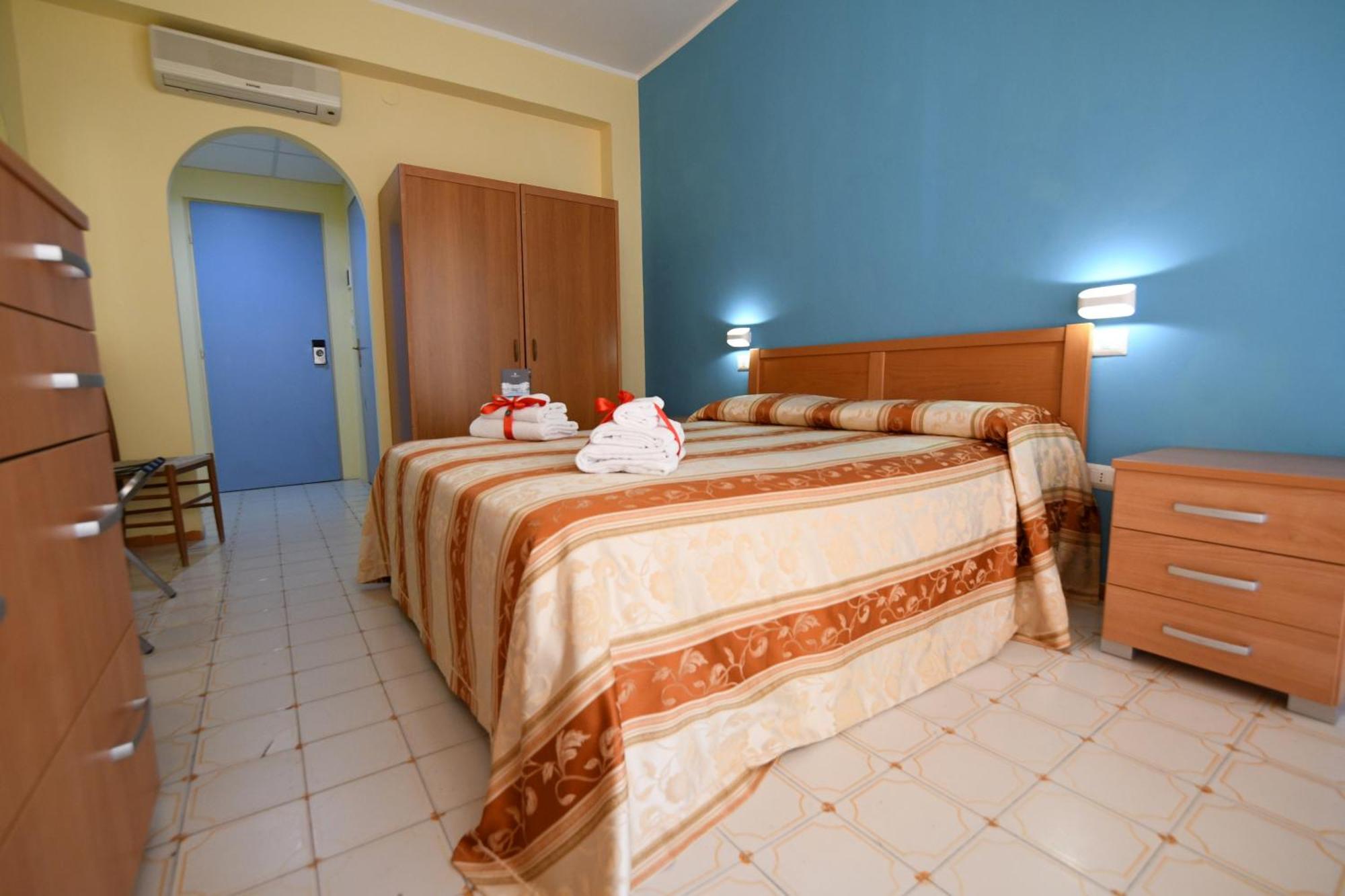 Double or Twin Room Mountain View