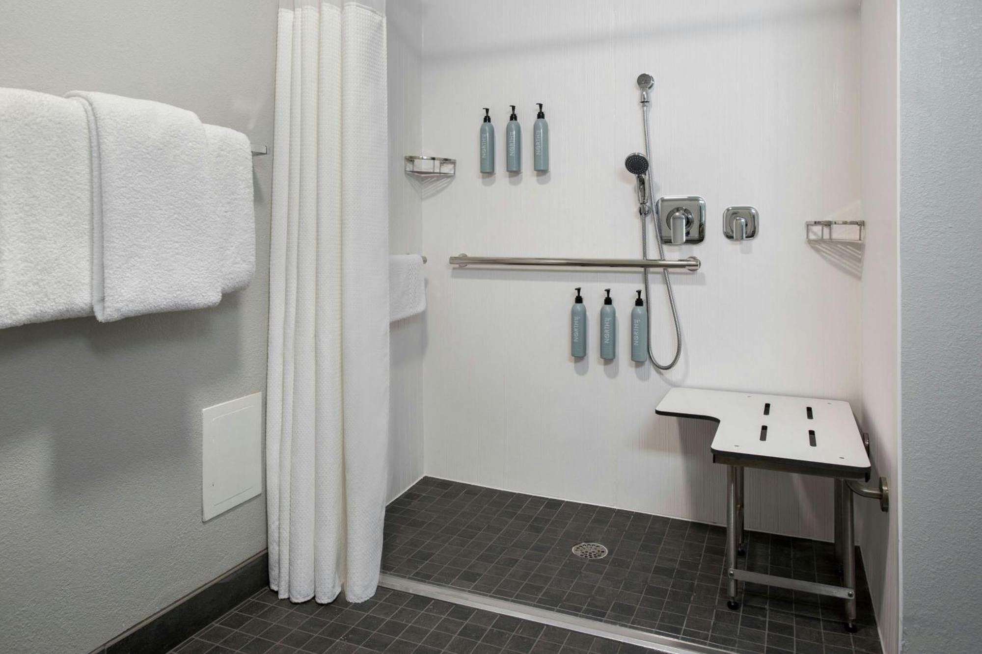 King Room Bathtub Mobility Access or Hearing Accessible