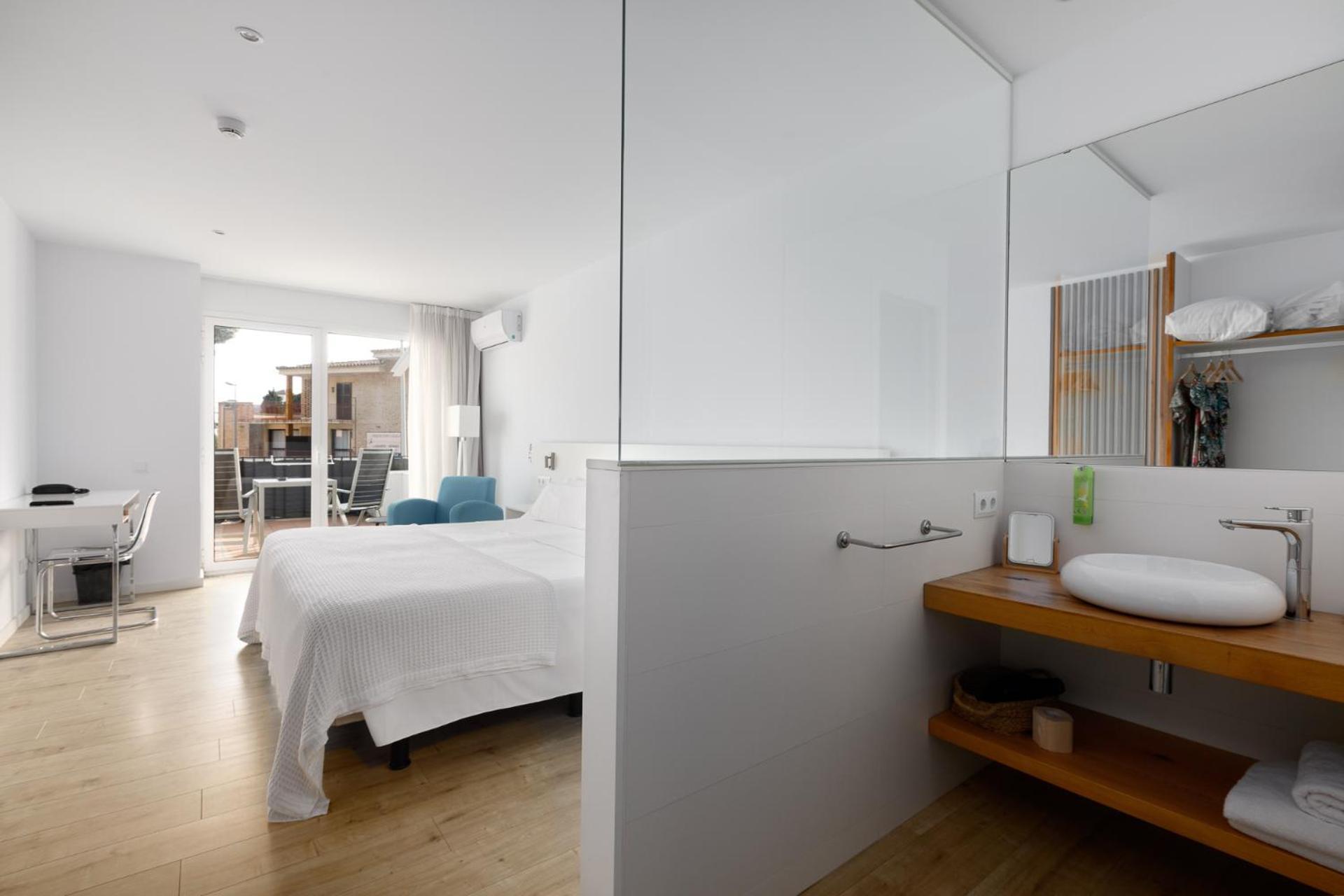Double Room Balcony Partial Sea View