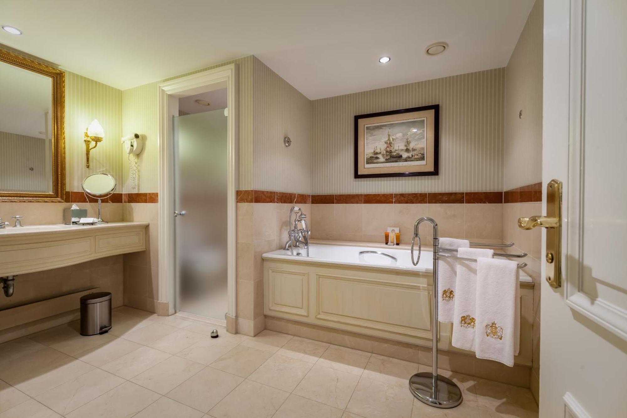 Junior King Suite City View