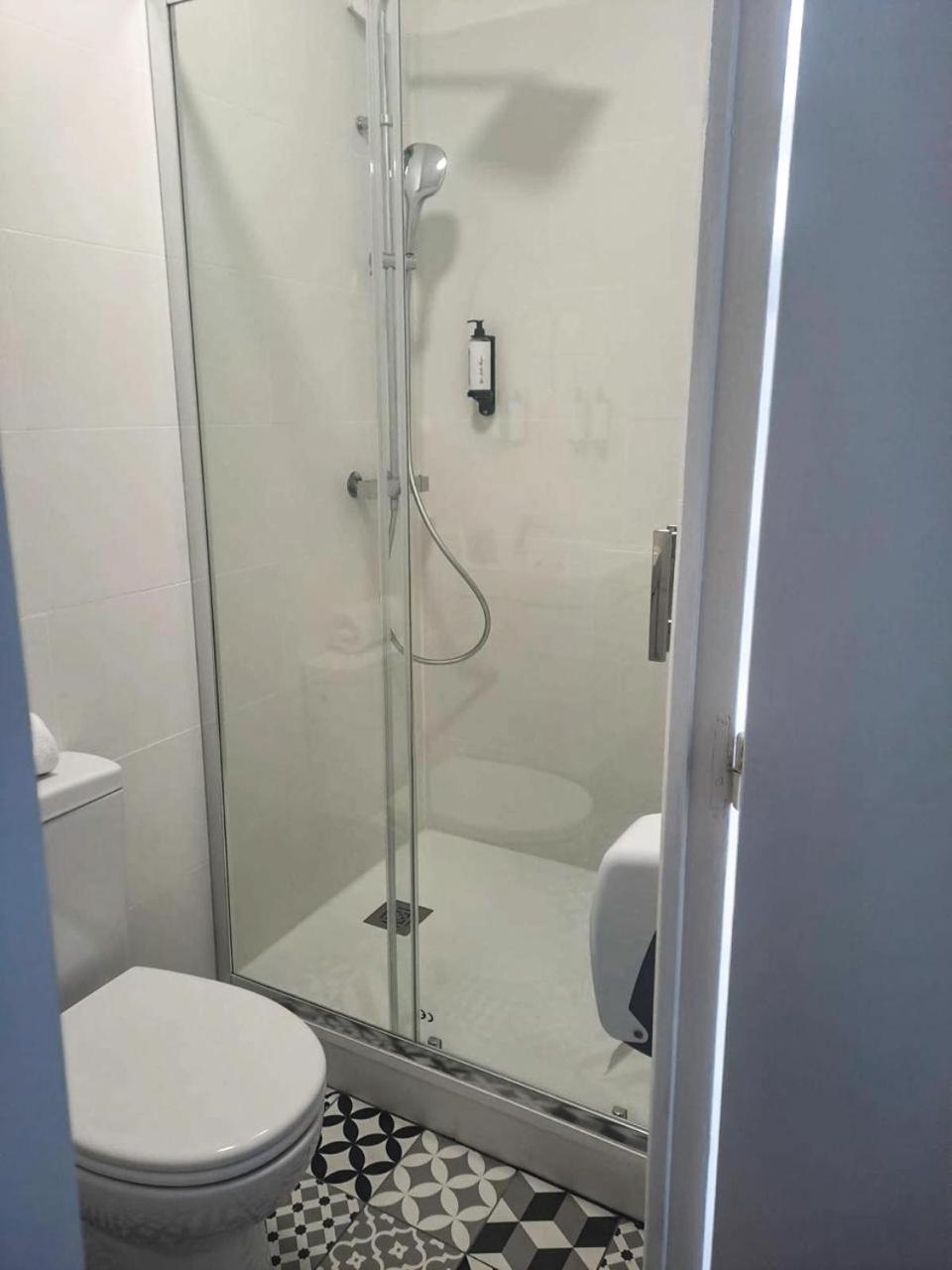 Twin Room,1656172147:JPEG