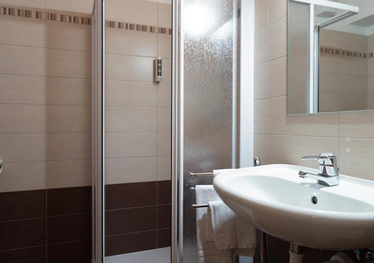 Superior Quadruple Room,1656177002:JPEG