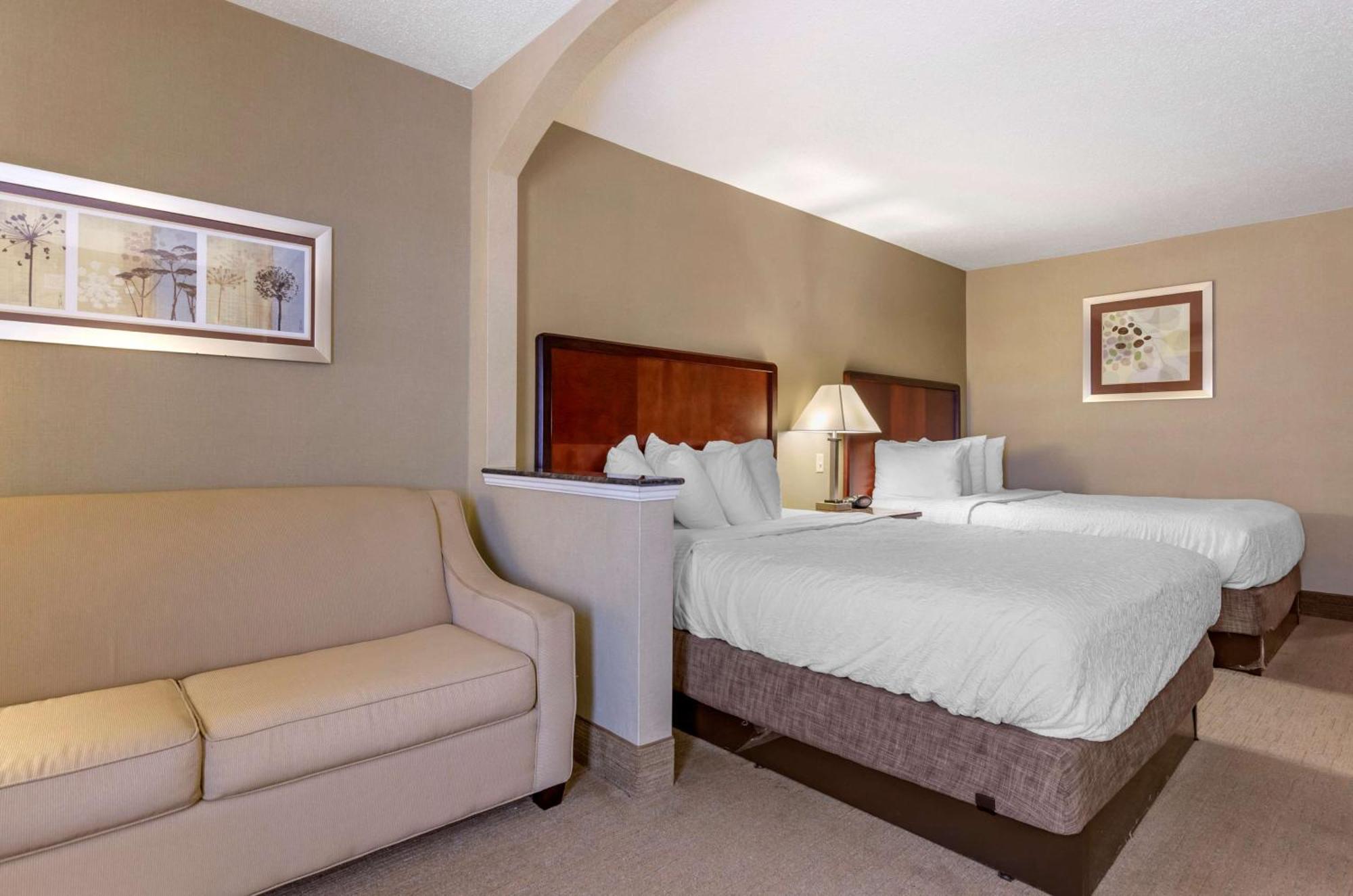 Queen Room with Two Queen Beds and Sofa Bed - Non-Smoking