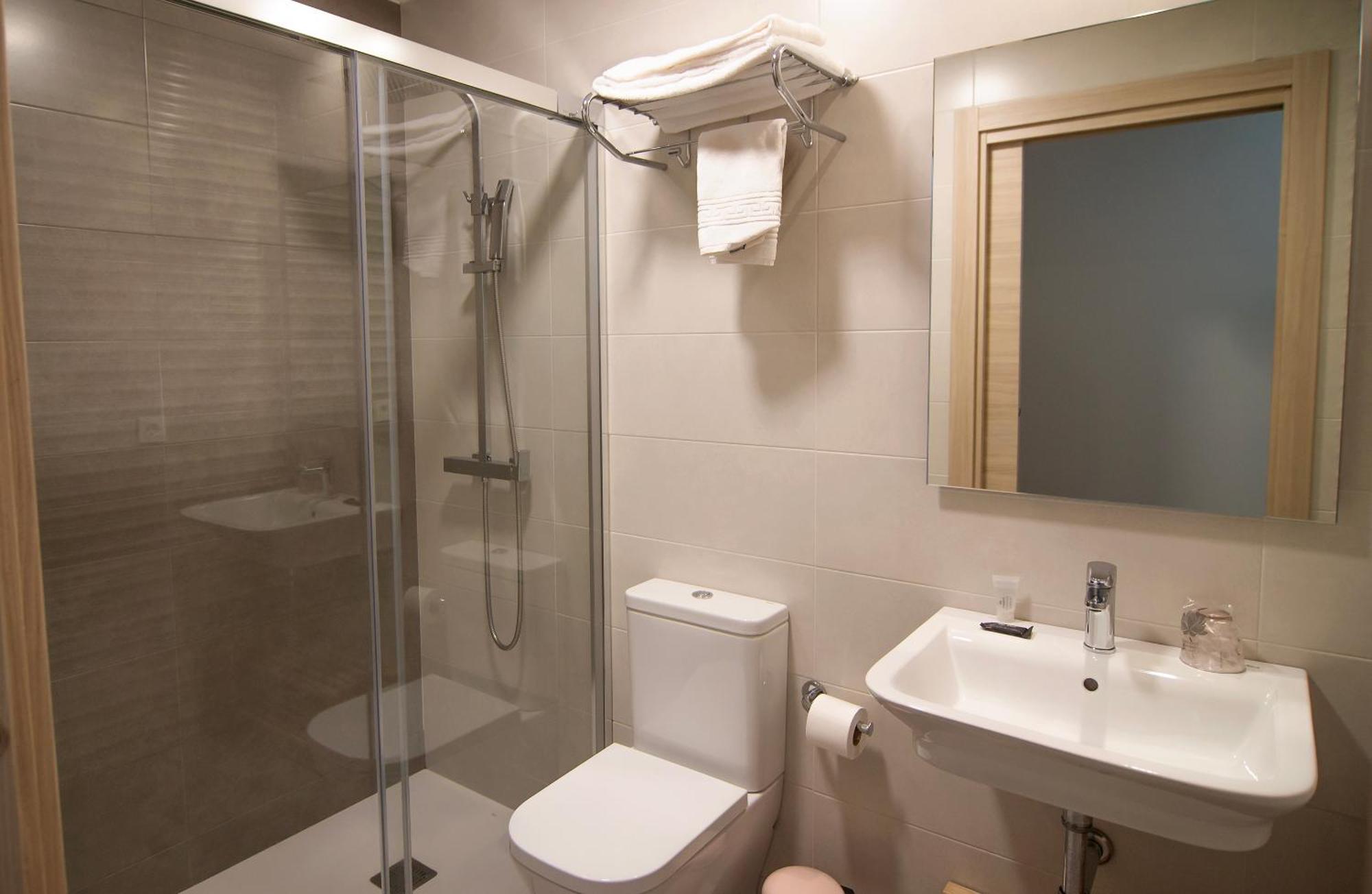 Single Room Private Bathroom,1656277214:JPEG