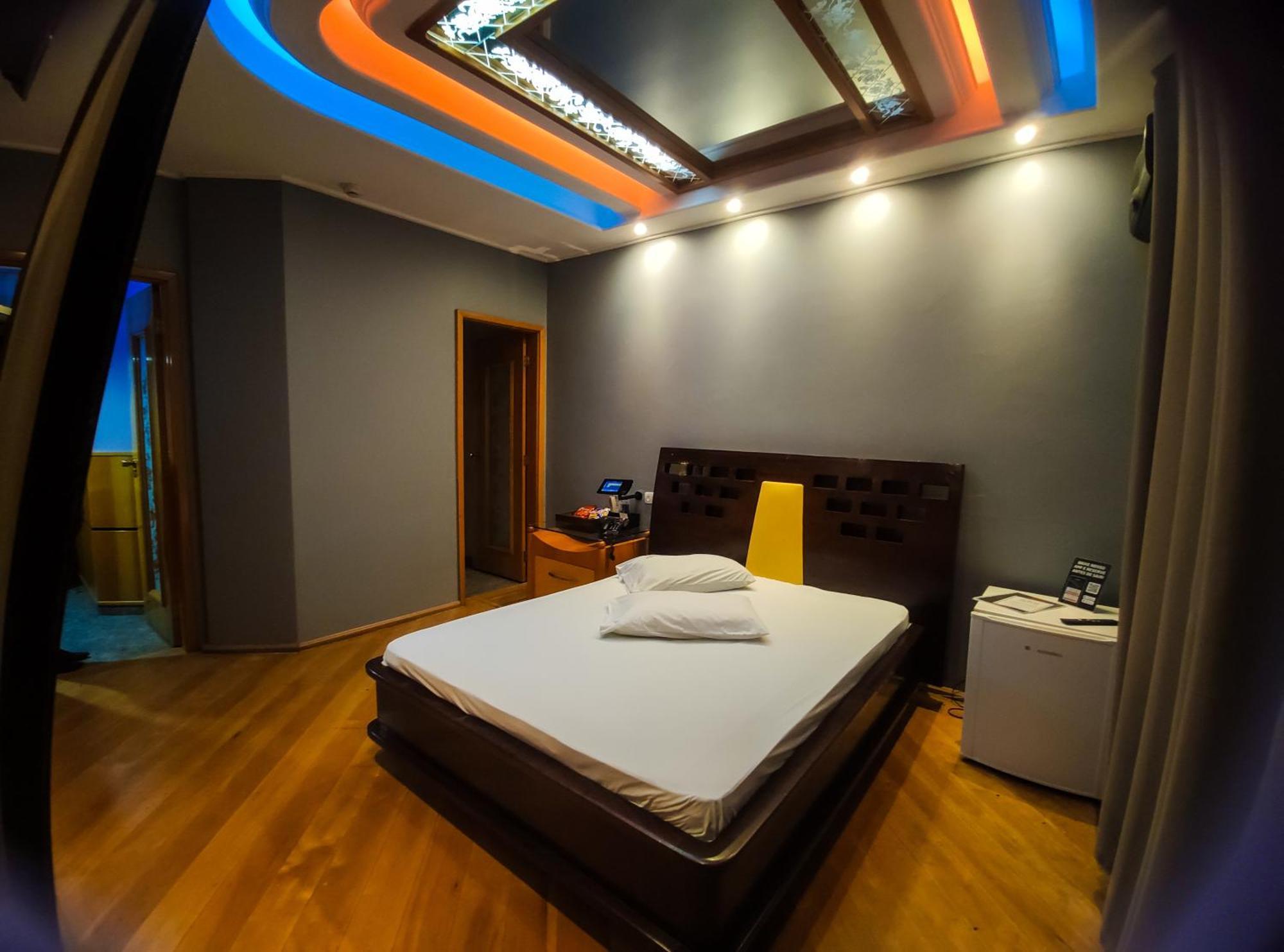 Deluxe Suite Spa Bath